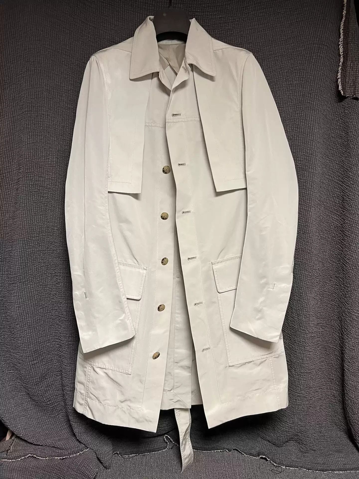 Rick Owens Rick Owens 19ss main line show; Horn button single slit tre Size US M / EU 48-50 / 2 - 6 Thumbnail