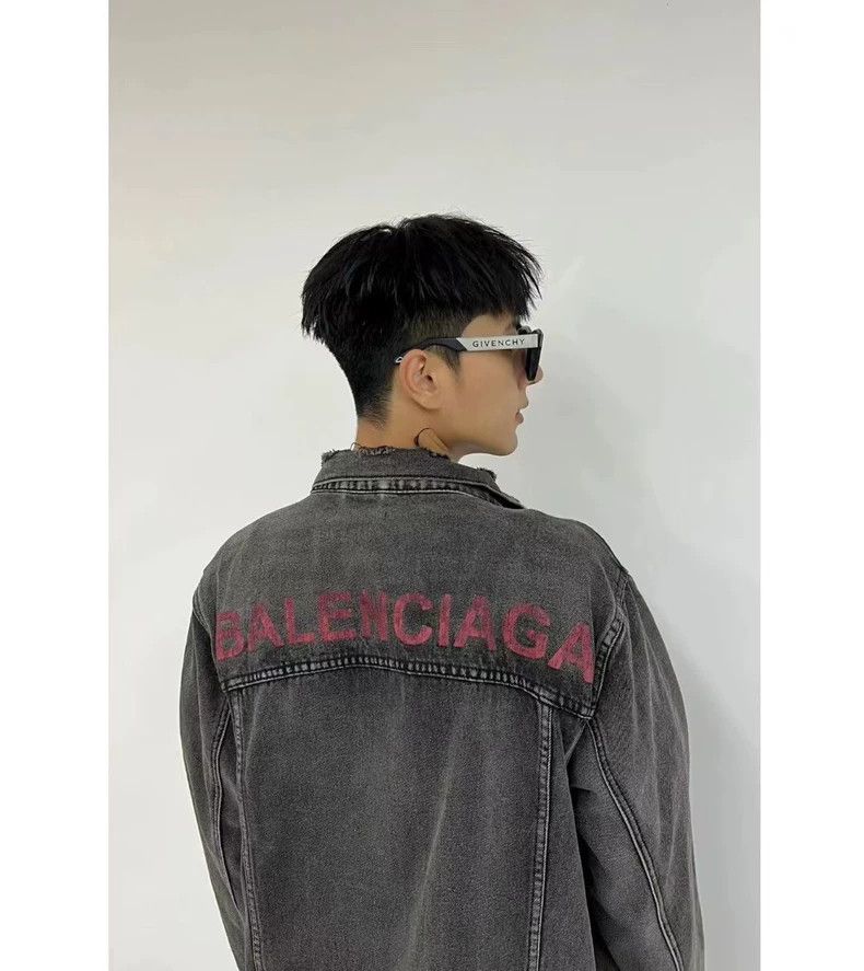 Balenciaga Balenciaga size 34 Worn logo denim jacket Size US S / EU 44-46 / 1 - 8 Thumbnail