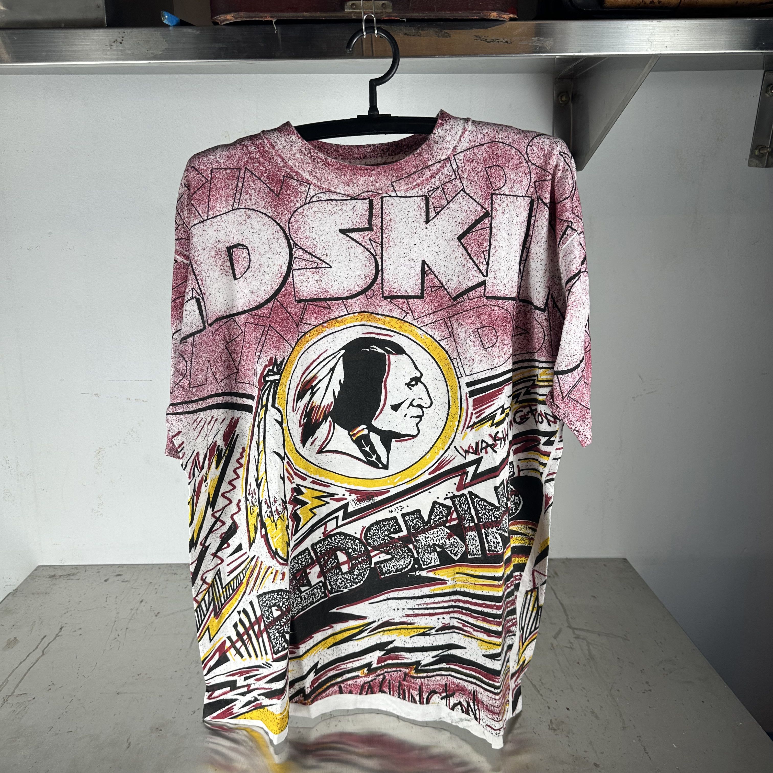 Vintage ​90s Washington Redskins All Over Print NFL AOP XL T-shirt Size US XL / EU 56 / 4 - 1 Thumbnail