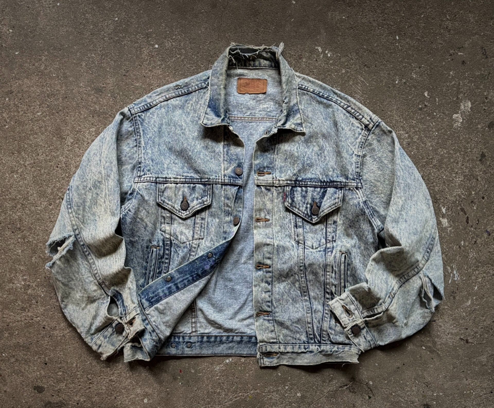 Vintage Vintage Levi's Distressed Denim Jacket Size US M / EU 48-50 / 2 - 1 Thumbnail