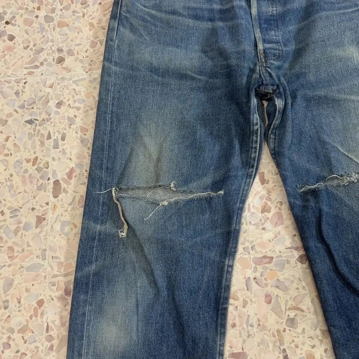 Levi's Vintage Levi’s 501 Jeans Levis Ripped Distressed Denim Pants Size US 30 / EU 46 - 3 Thumbnail