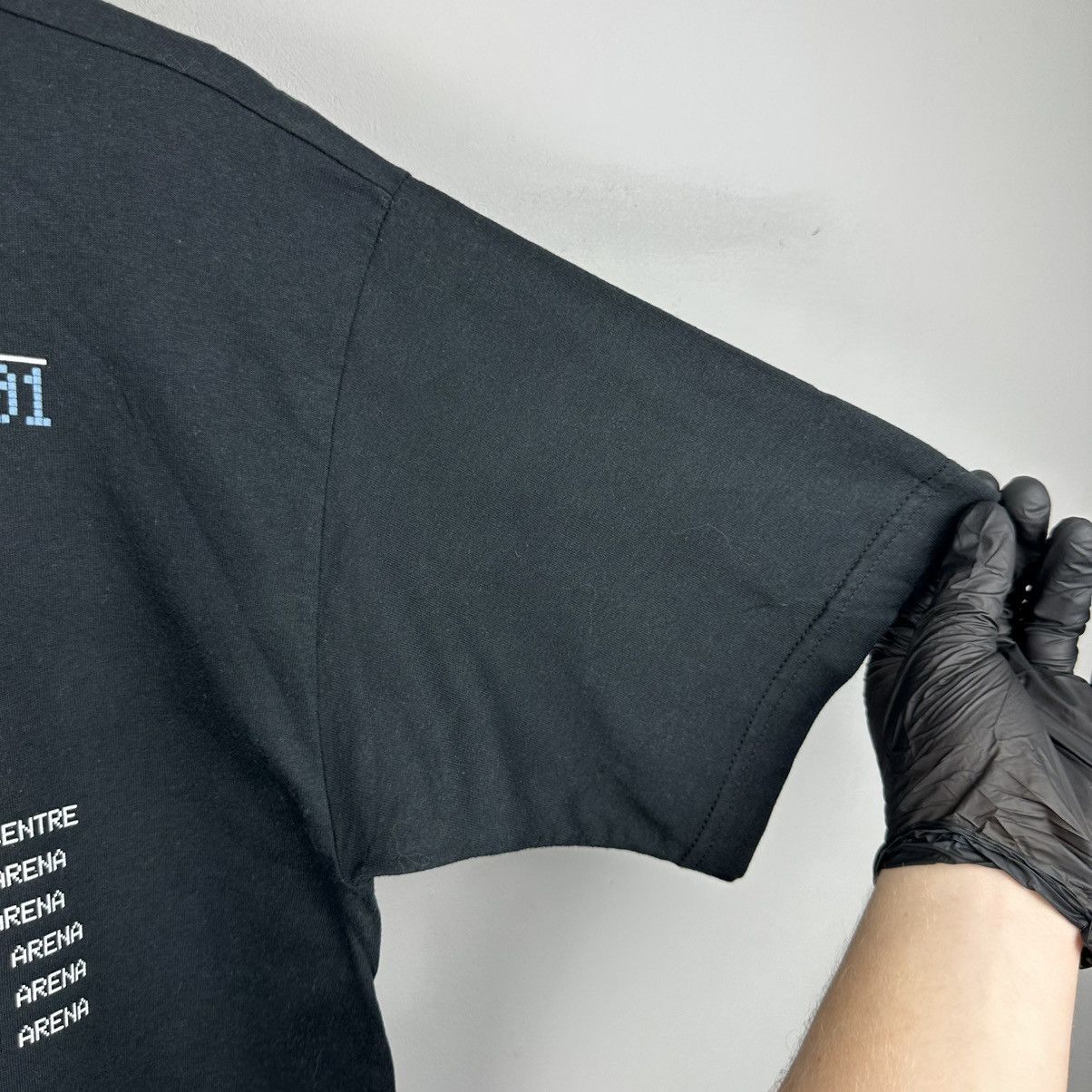 Fruit Of The Loom Vintage 2001 Tour Tee Size US M / EU 48-50 / 2 - 20 Thumbnail