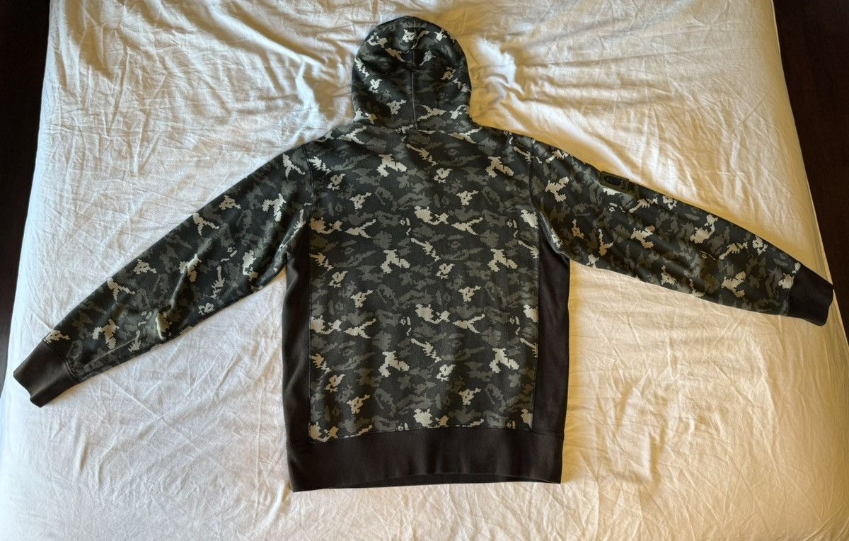 Bape A Bathing Ape BAPE Camouflage Pullover Hoodie Logo Graphic Size US L / EU 52-54 / 3 - 3 Thumbnail