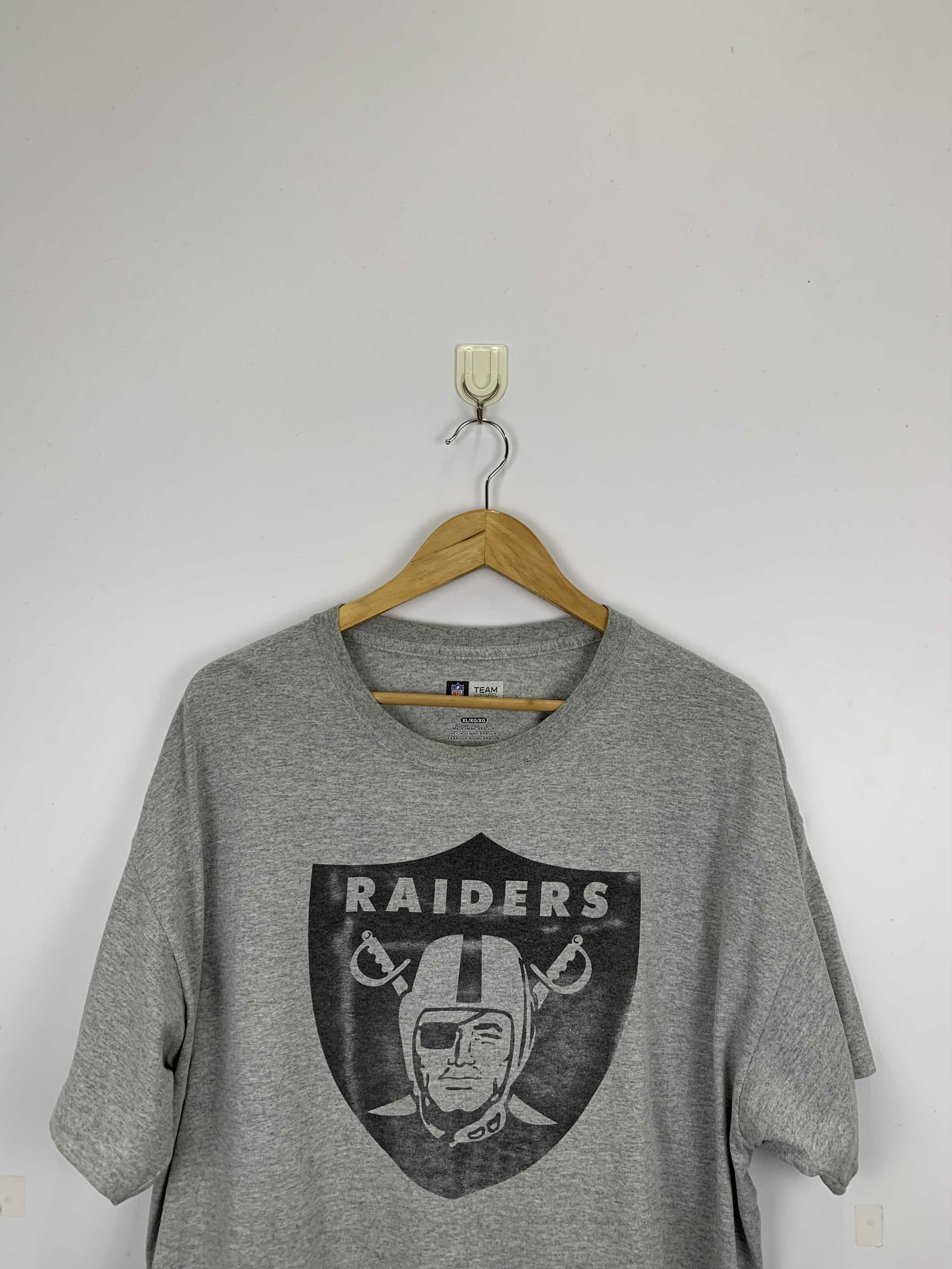 NFL × Vintage Vintage Oakland Raiders NFL Big Logo T Shirt TA0113 Size US XL / EU 56 / 4 - 2 Thumbnail