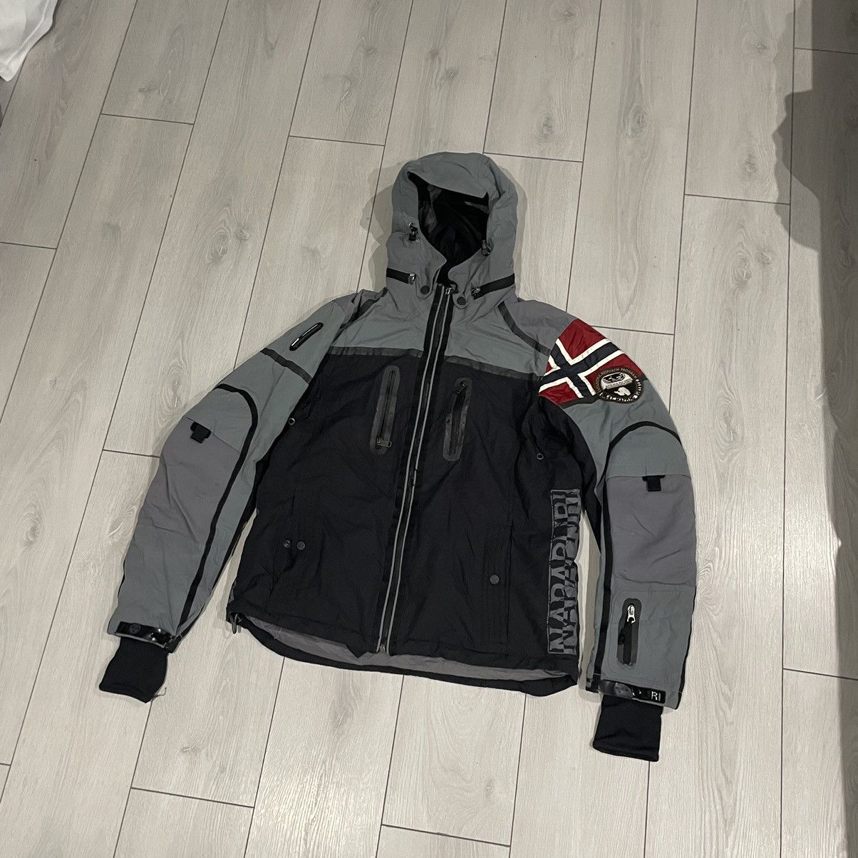 Napapijri Napapijri Arctic Project Waterproof Silver Jacket Ninja ski Size US L / EU 52-54 / 3 - 1 Thumbnail