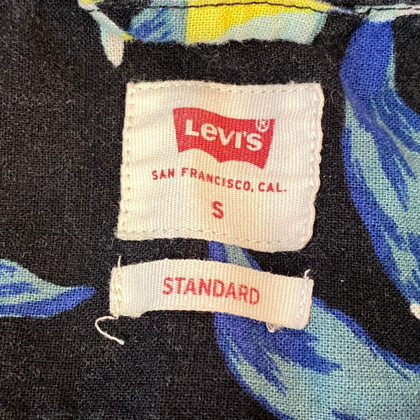 Levi's Levi's Shirt Mens Small Standard Fit Short Sleeve Button-Up Black Floral Print Hawaiian Casual Mens Size US S / EU 44-46 / 1 - 3 Thumbnail