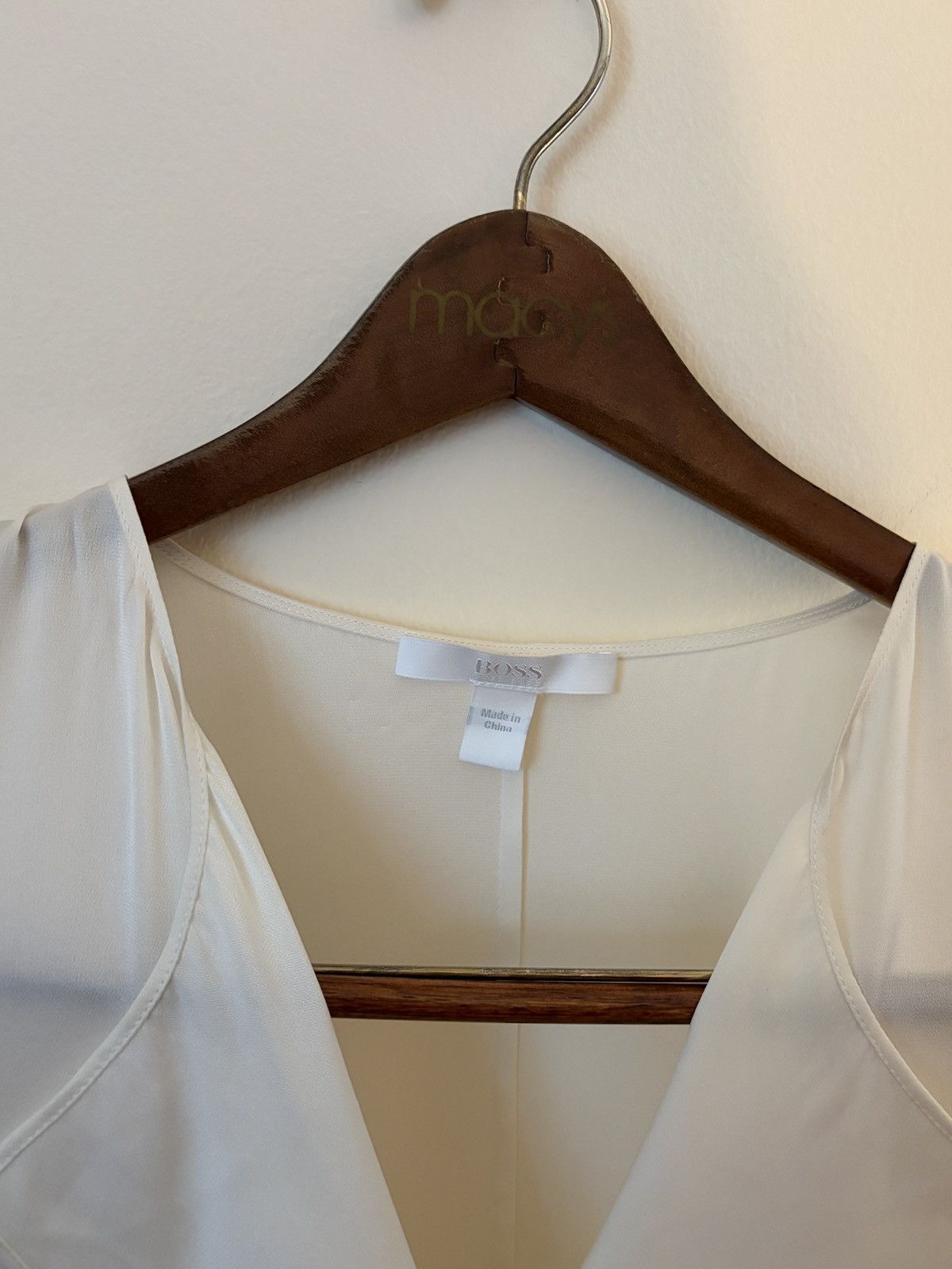 Hugo Boss HUGO BOSS Silk Blend Minimalist Blouse (Cream) Size S / US 4 / IT 40 - 2 Thumbnail