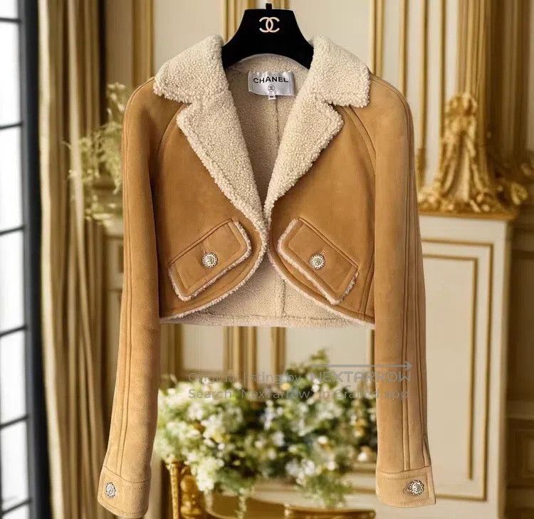 Chanel Chanel Short coat with fur Size XS / US 0-2 / IT 36-38 - 1 Thumbnail