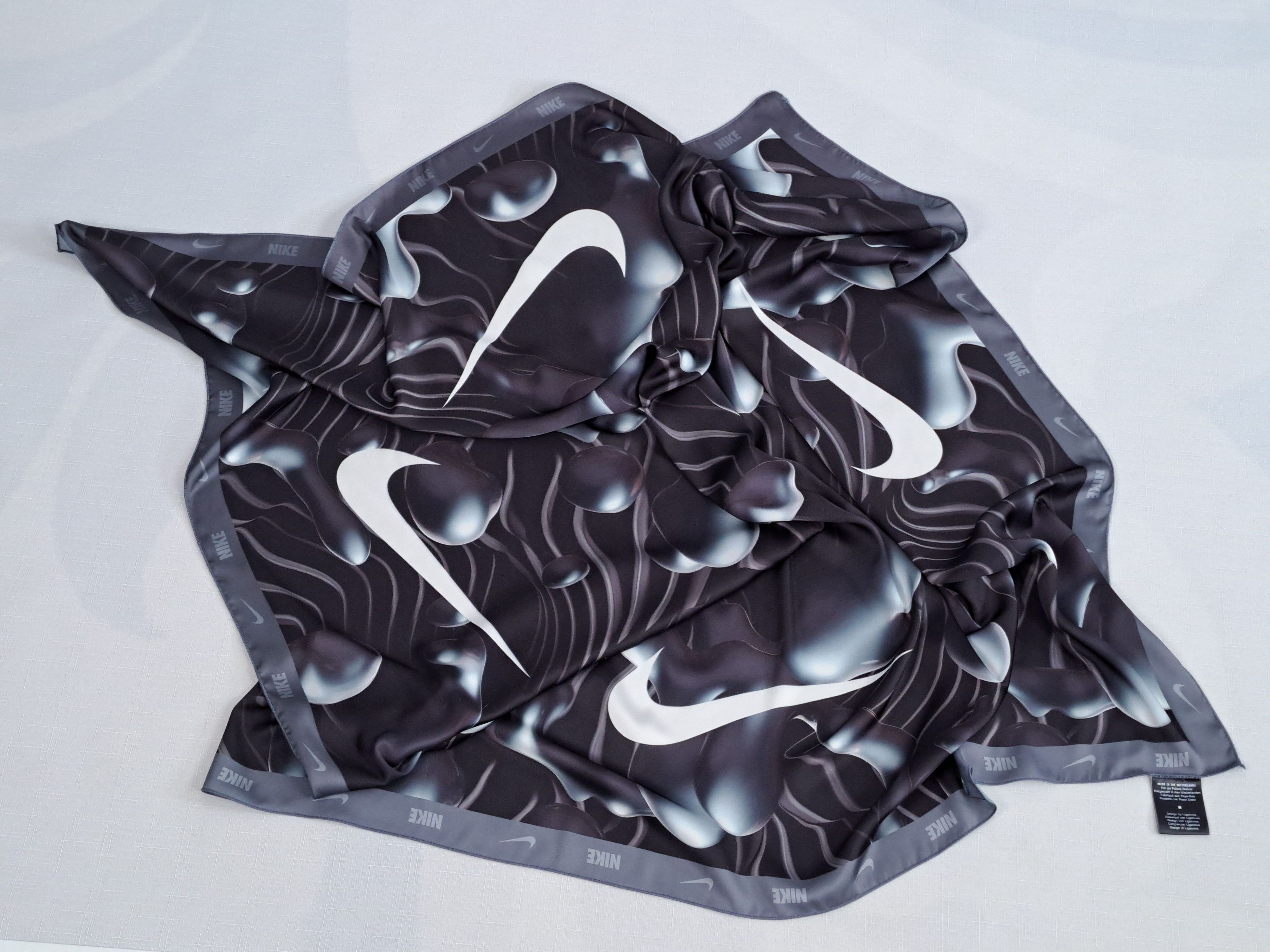 Nike Nike limited edition square scarf. Size ONE SIZE - 2 Thumbnail