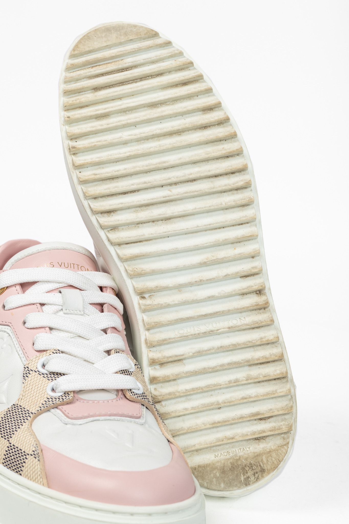 Louis Vuitton Louis Vuitton Time Out Embossed & Damier Azur Sneakers Size US 7.5 / IT 37.5 - 5 Thumbnail