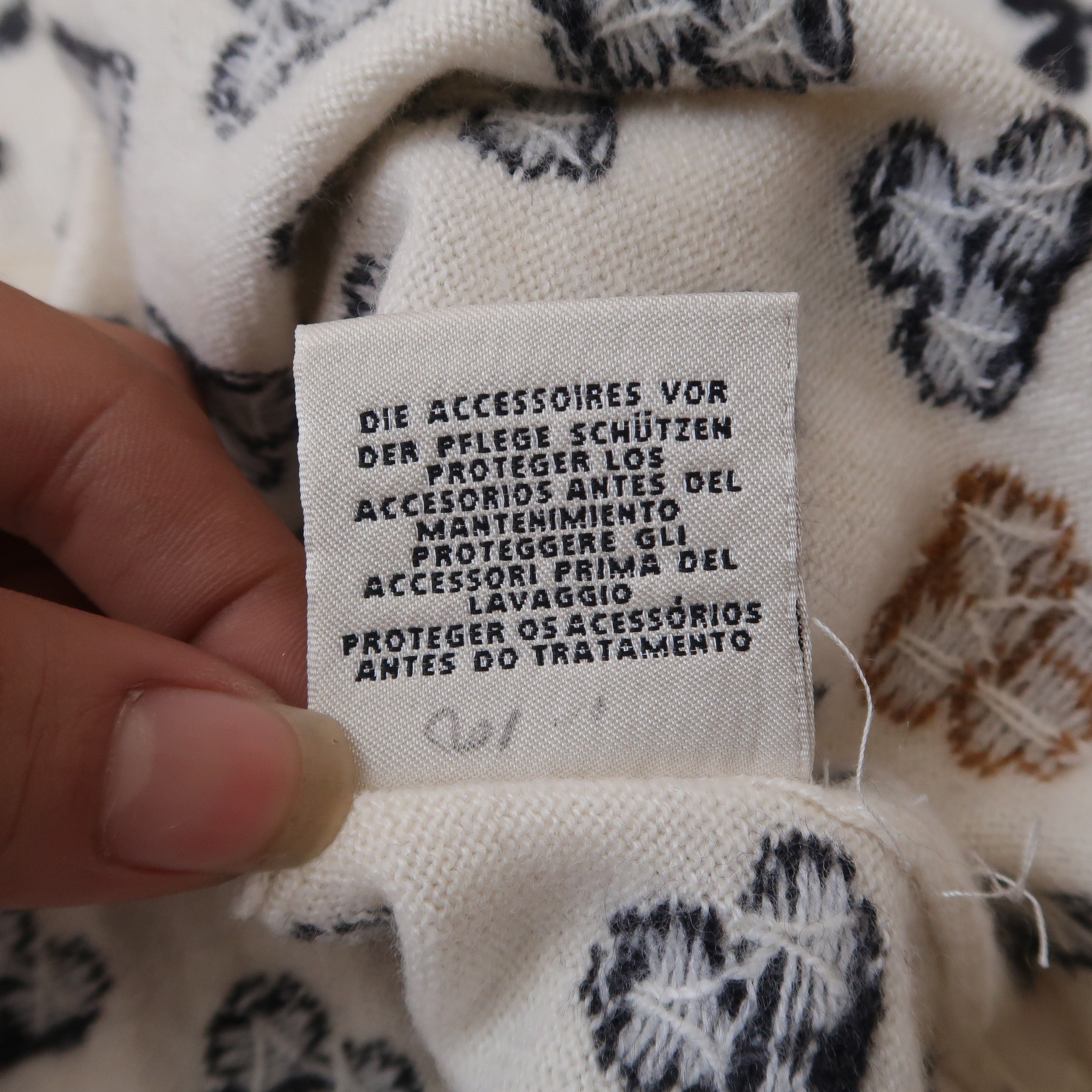 Hermes Hermes Margiela Era Ecru White Clover Cardigan Cashmere Size US S / EU 44-46 / 1 - 14 Thumbnail