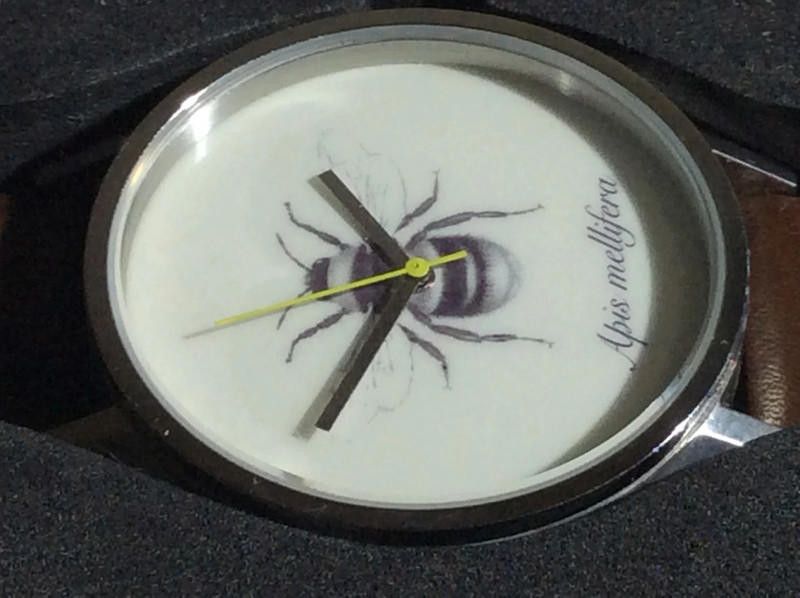 Designer Unknown bee dial brown leather strap watch Size ONE SIZE - 1 Thumbnail