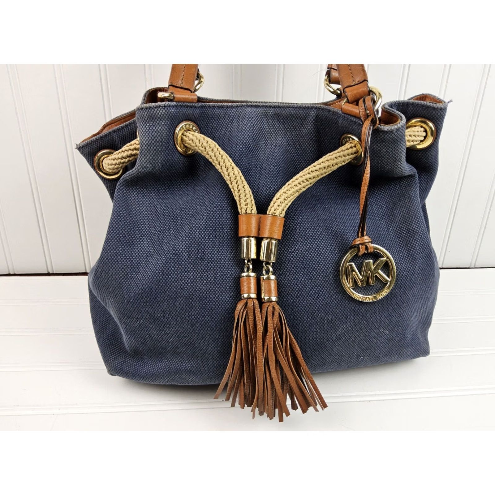 Michael Kors Michael Kors Shoulder Bag Drawstring Bucket Snap Handbag Purse Womens Size ONE SIZE - 2 Thumbnail