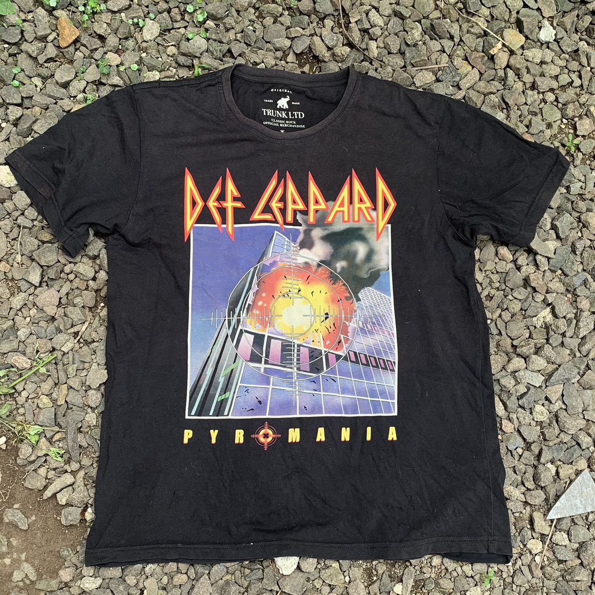 Band Tees Band tees Def leppard pyromania Size US L / EU 52-54 / 3 - 1 Thumbnail