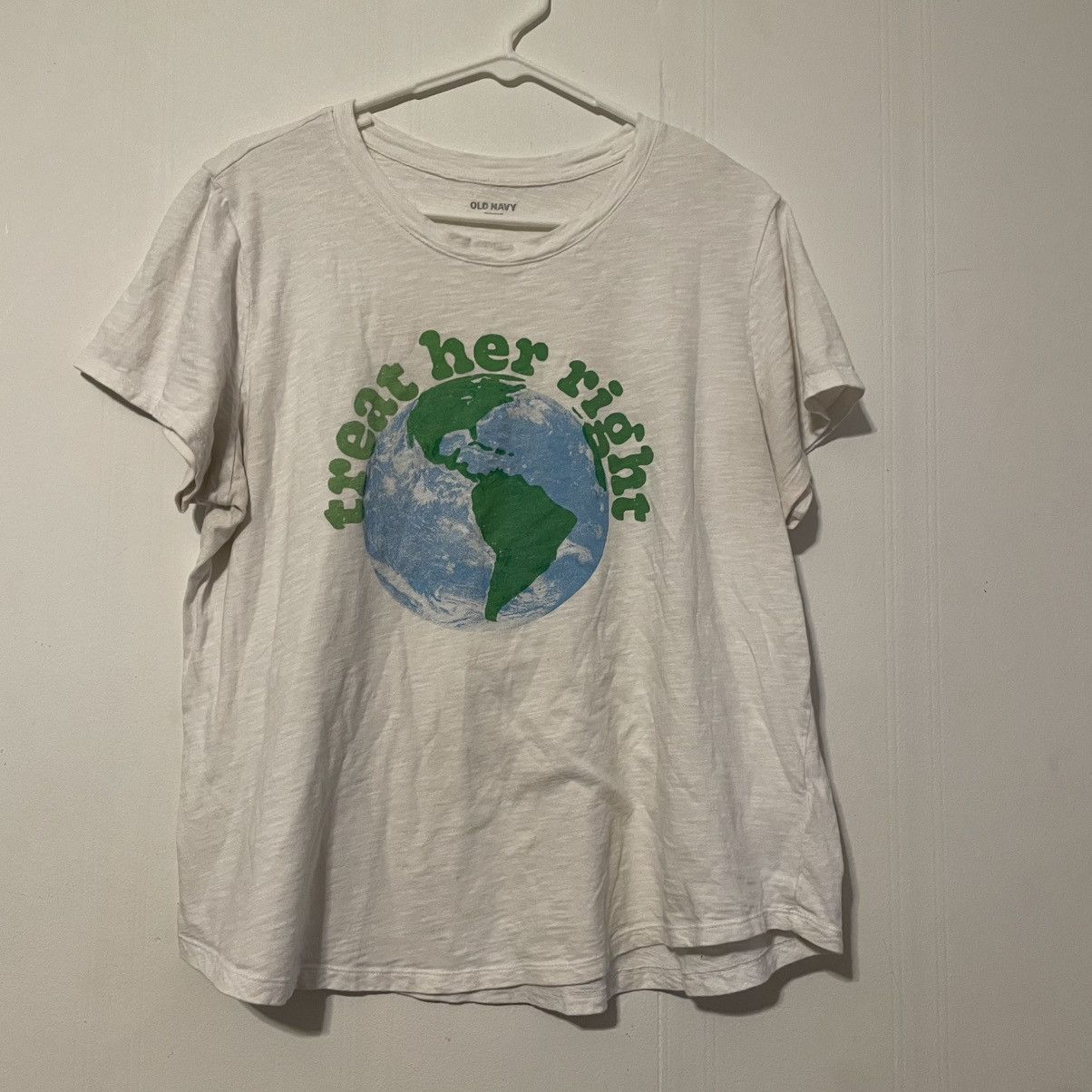Old Navy Old Navy Treat Her Right White Short Sleeve Earth Day Tee Size XL / US 12-14 / IT 48-50 - 1 Thumbnail