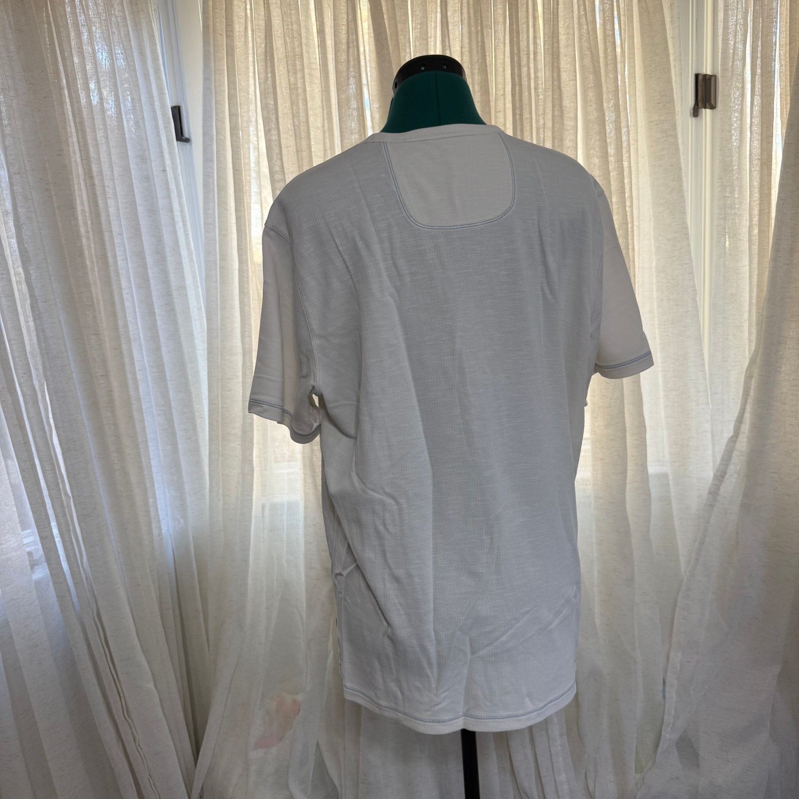 Tommy Bahama Tommy Bahama Sport Cream V-Neck Tee | Sz M Size US M / EU 48-50 / 2 - 5 Thumbnail