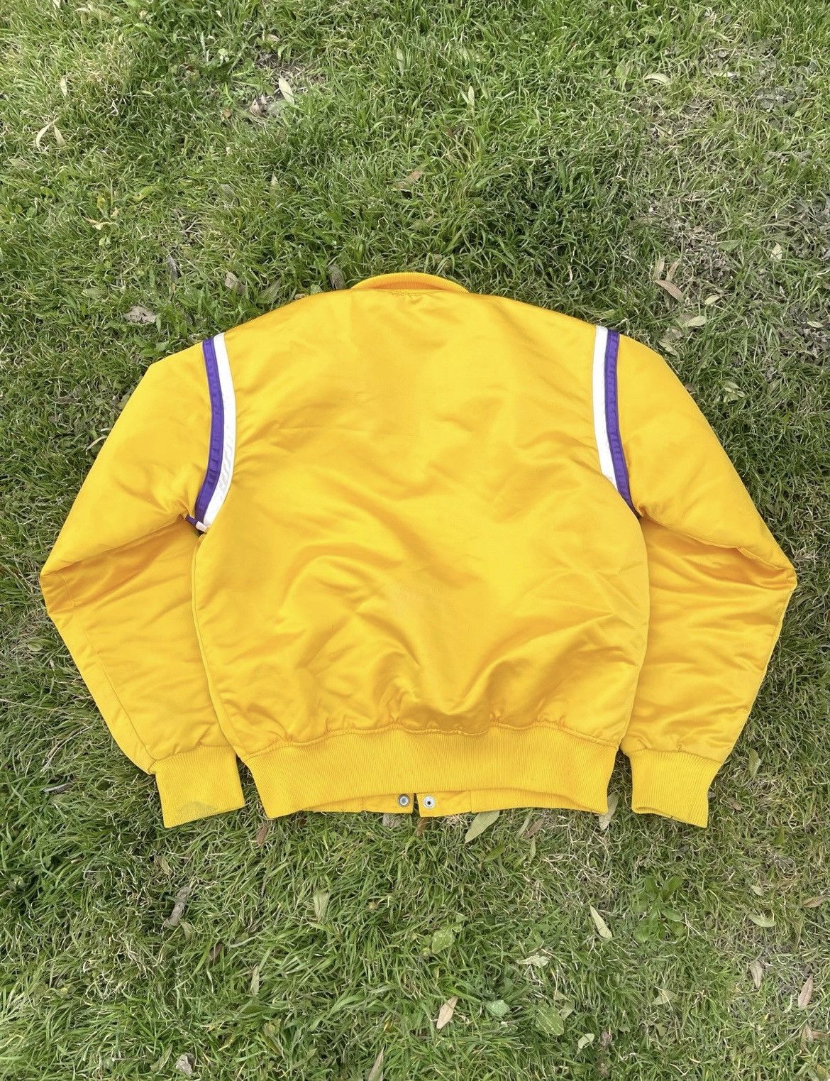 Starter × Vintage Vintage Los Angeles Lakers Starter Jacket Medium Made In USA Size US M / EU 48-50 / 2 - 2 Thumbnail