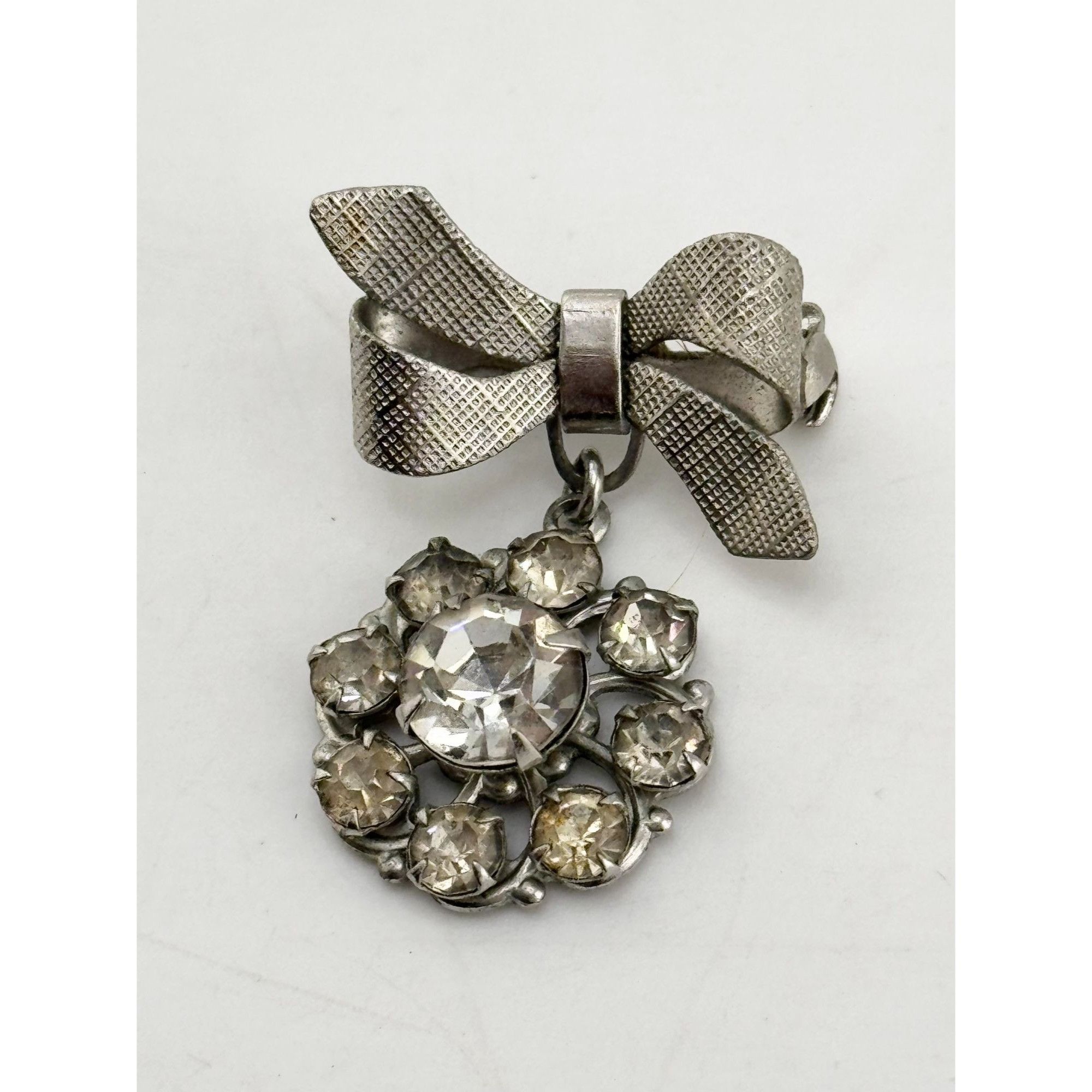 Vintage Vintage silver tone rhinestone floral brooch pin Size ONE SIZE - 1 Thumbnail