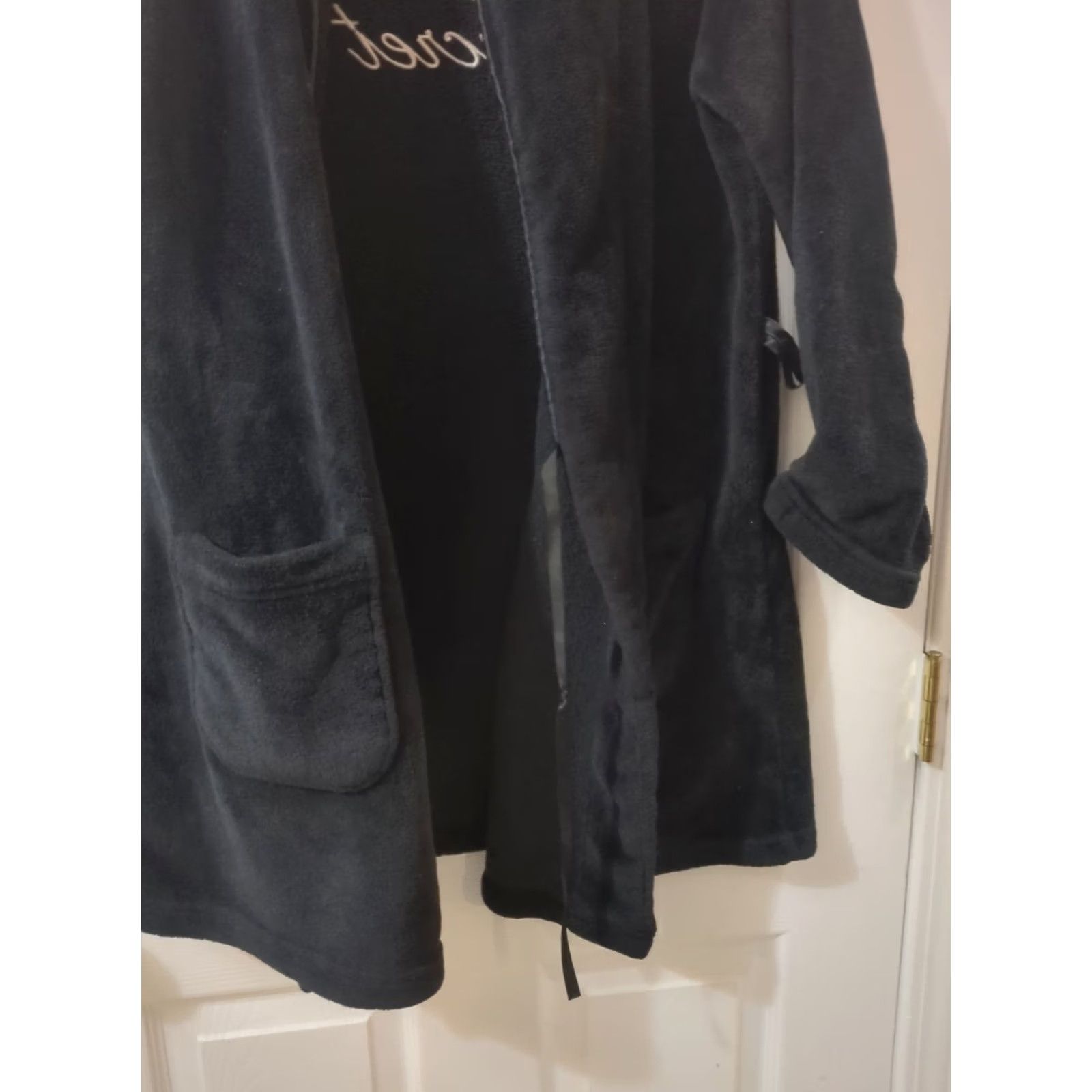 Victoria's Secret Victoria's Secret Robe Black Plush Short Cozy Kimono Bath Logo M/L Belted, Long Sleeve, Fleece, Embroidered, Regular, Women Size 32" / US 10 / IT 46 - 5 Thumbnail