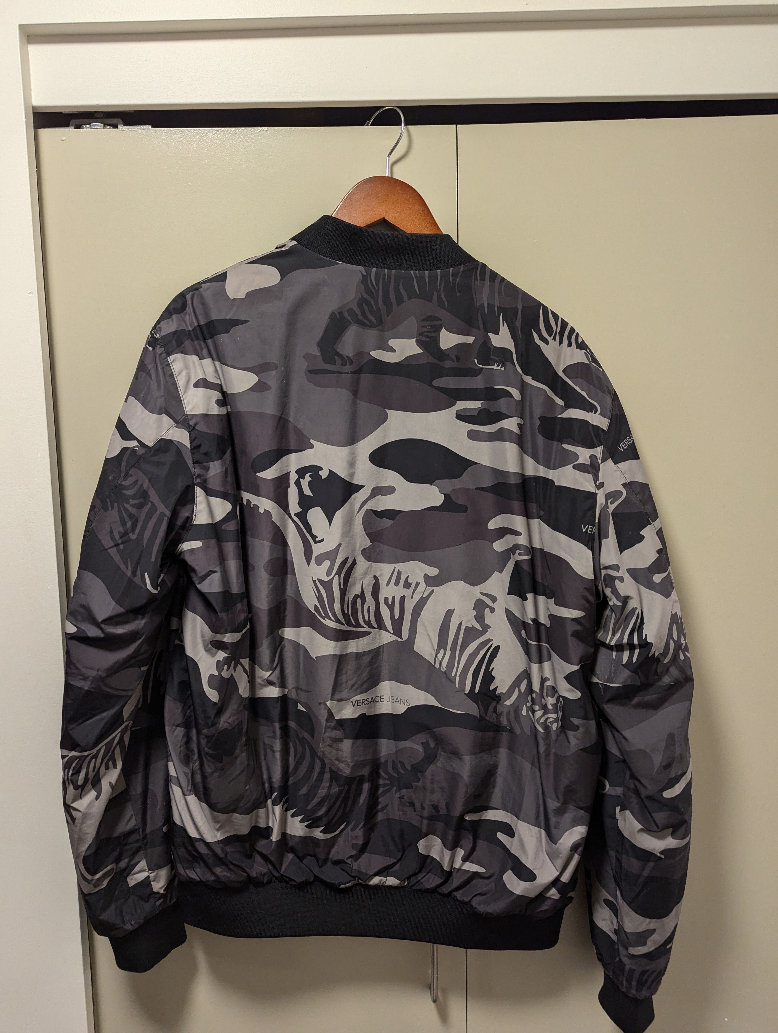 Versace Jeans Couture Camo Tiger Quilted Bomber Jacket Size US L / EU 52-54 / 3 - 2 Thumbnail