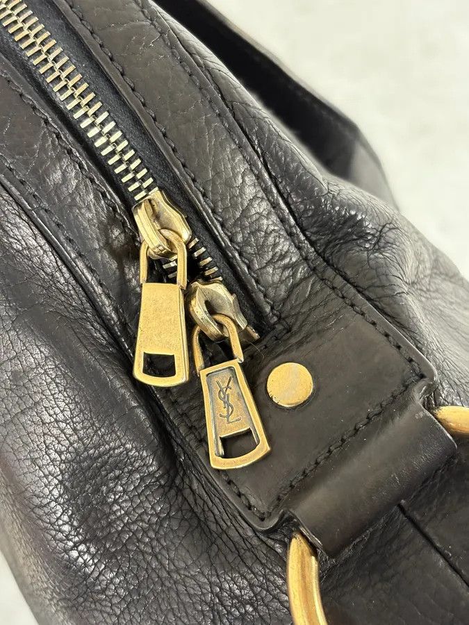 Yves Saint Laurent 2000s Yves Saint Laurent Star Black Shiny Leather Handle Bag Size ONE SIZE - 10 Thumbnail