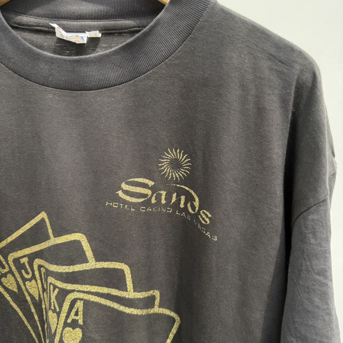 Vintage Vintage Sands Casino Las Vegas Gold Cards Graphic T-Shirt Size US XL / EU 56 / 4 - 4 Thumbnail