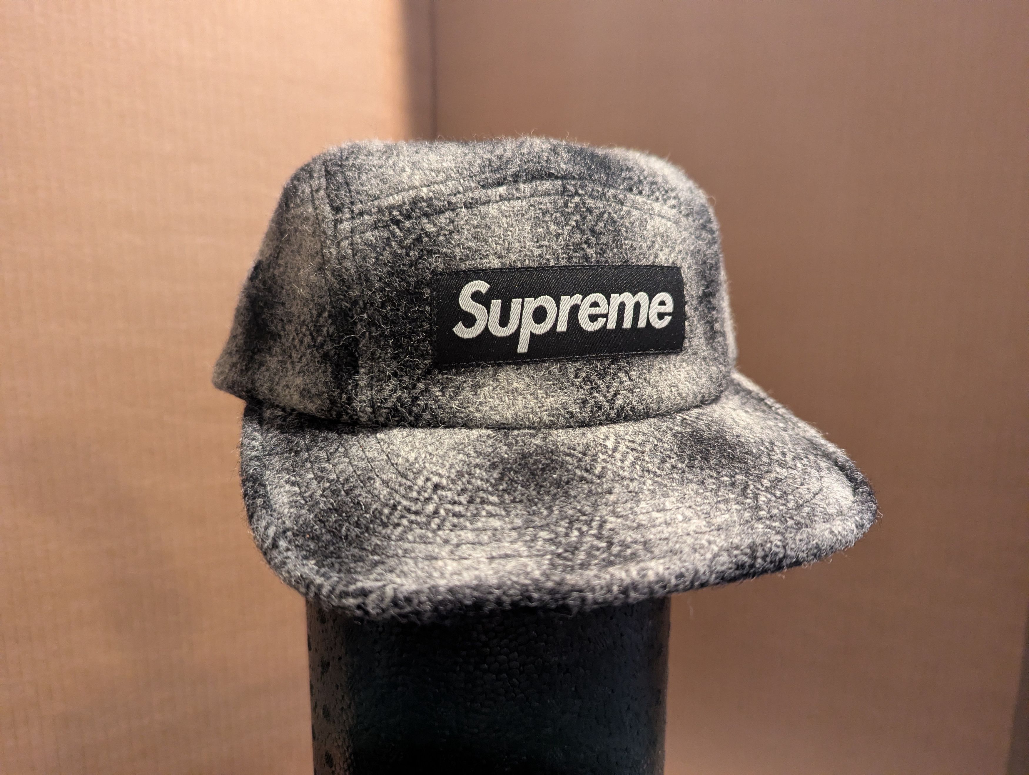Harris Tweed × Supreme Supreme Harris Tweed Camp Cap FW25 PINK