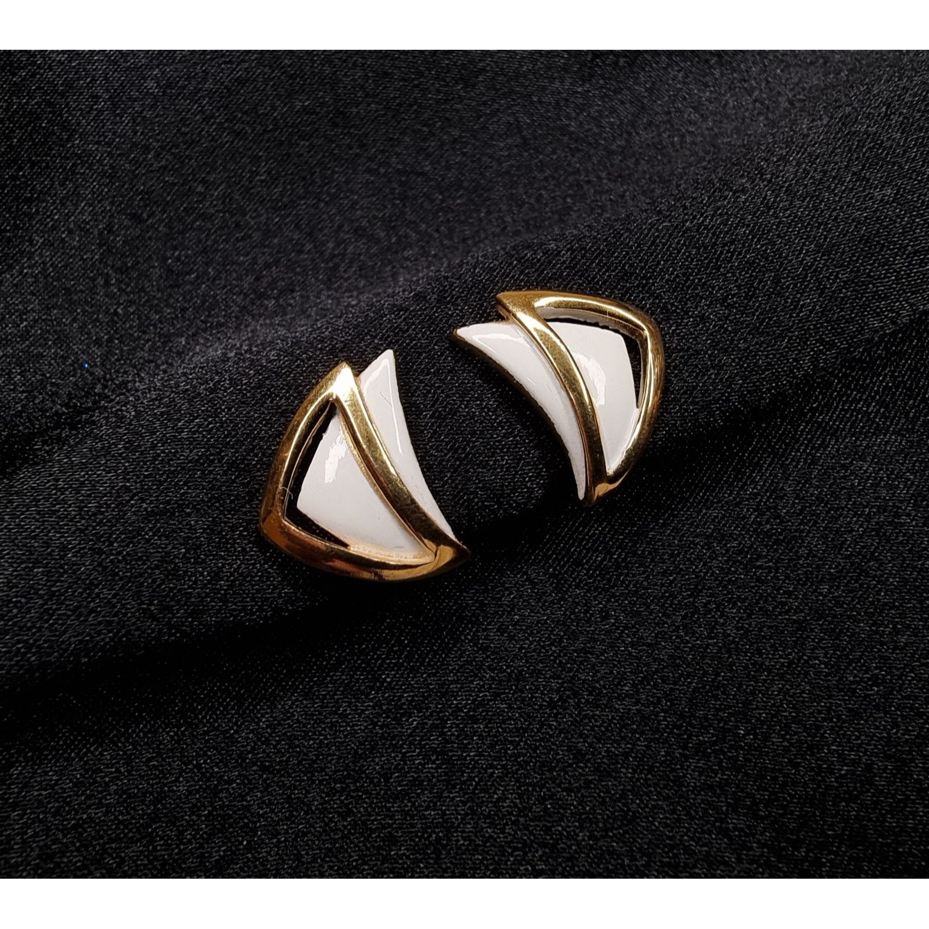 Vintage Vintage 1960s TRIFARI Signed Gold Clip-On Earrings With Whit Size ONE SIZE - 2 Thumbnail