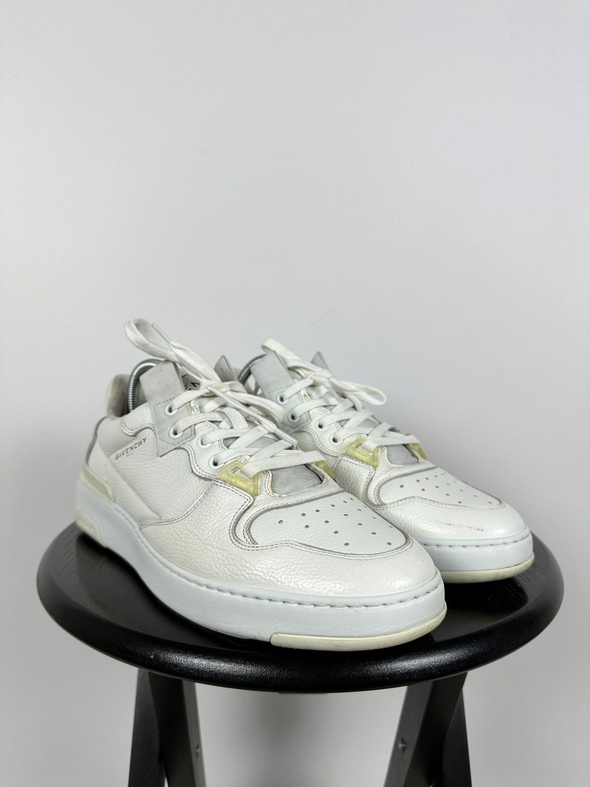 Givenchy Givenchy Wing Low Top White Sneakers Size US 8 / EU 41 - 8 Thumbnail