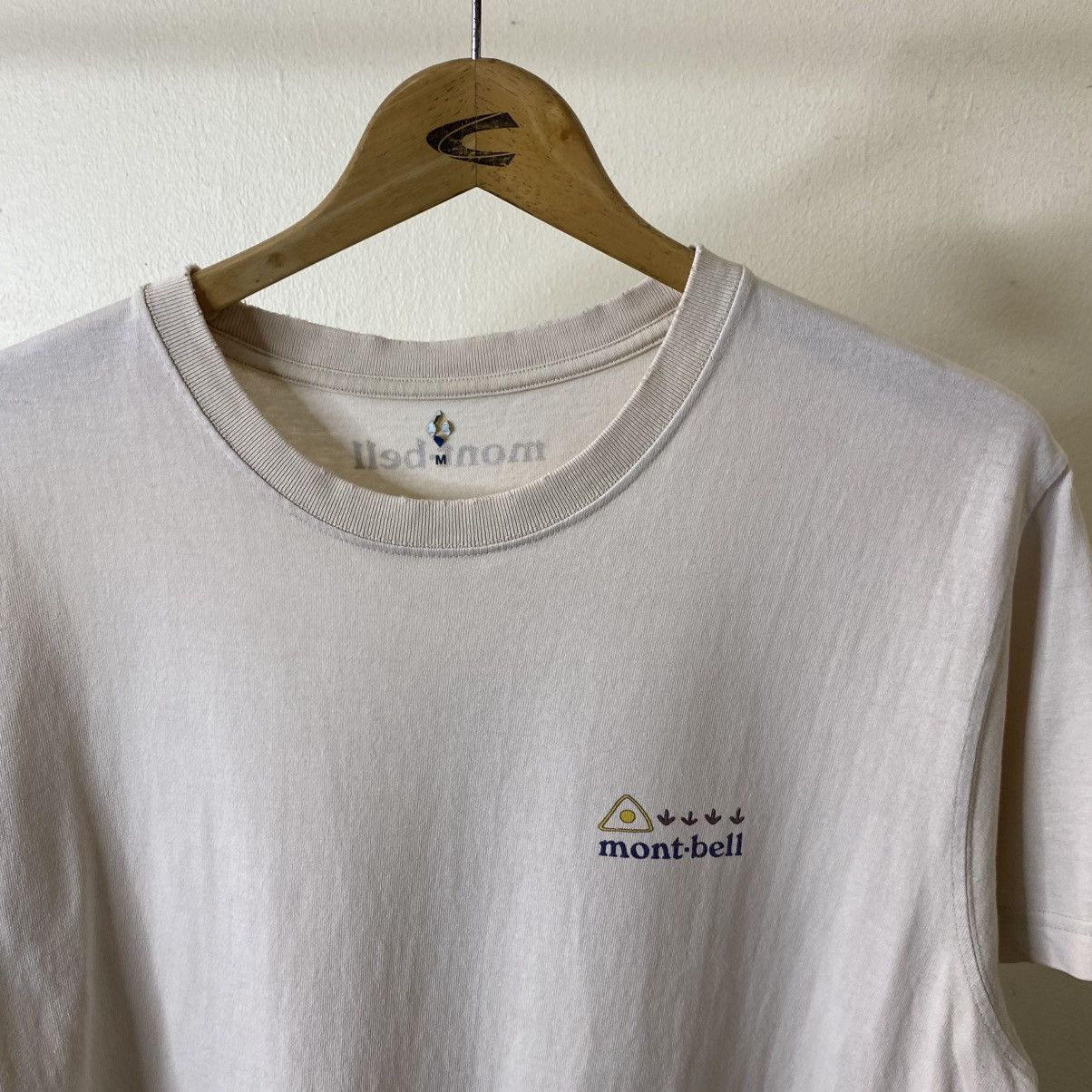 Montbell Vintage 2000s Mont Bell Outdoor Back Graphic T Shirt Size US L / EU 52-54 / 3 - 7 Thumbnail