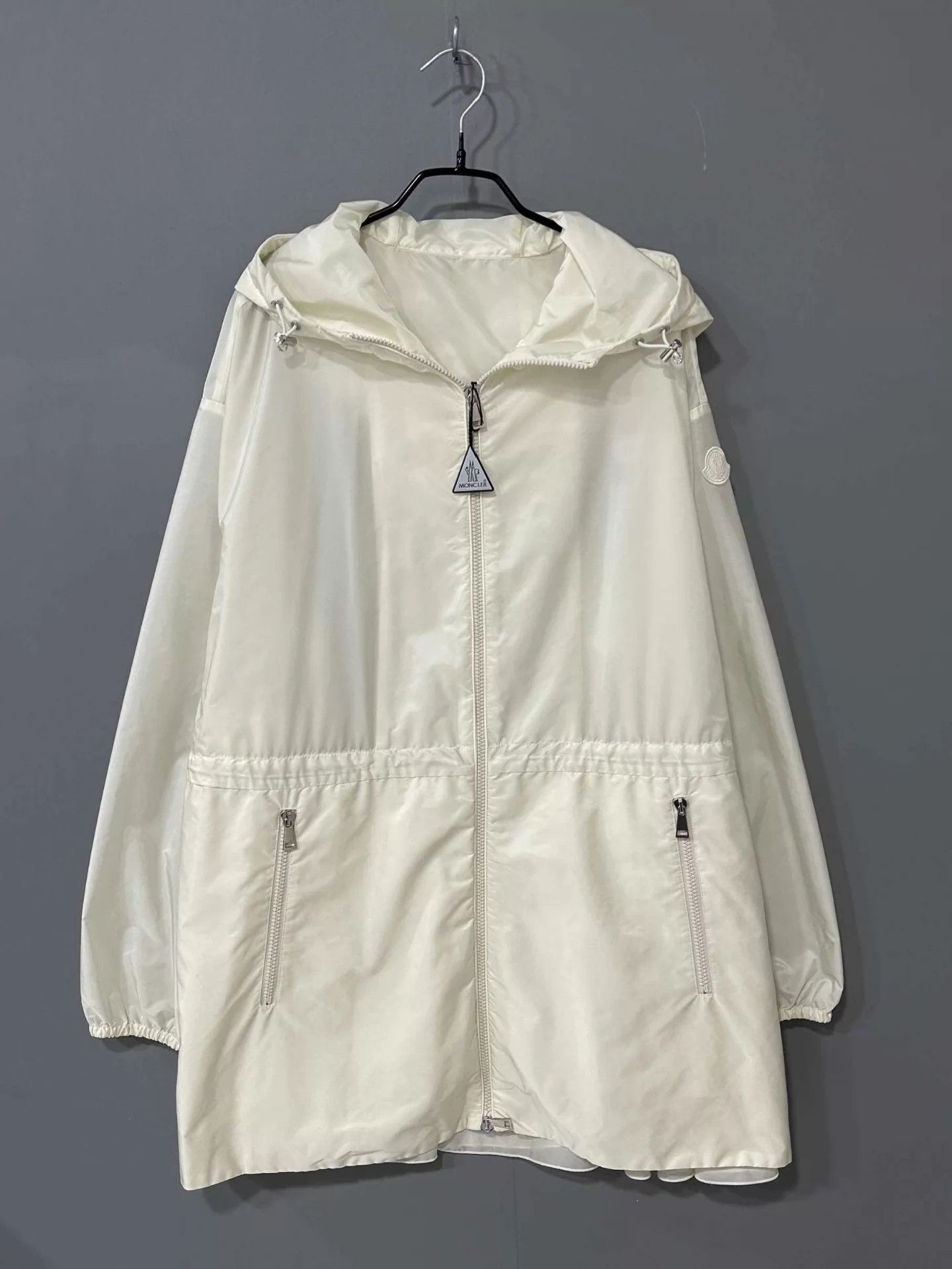 Moncler Moncler new cream logo arm sun protection jacket Size S / US 4 / IT 40 - 2 Thumbnail