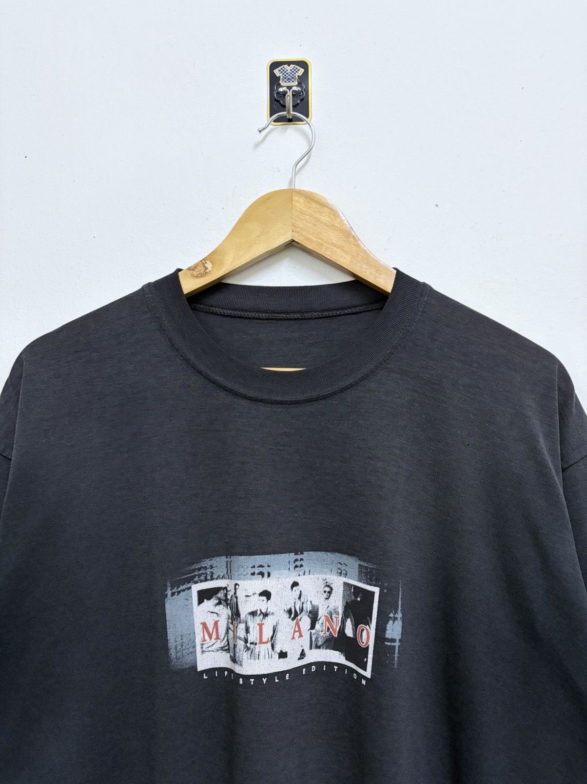 Vintage Vintage 90's Milano Lifestyle / Luxury / Fashion T-Shirt Size US L / EU 52-54 / 3 - 3 Thumbnail