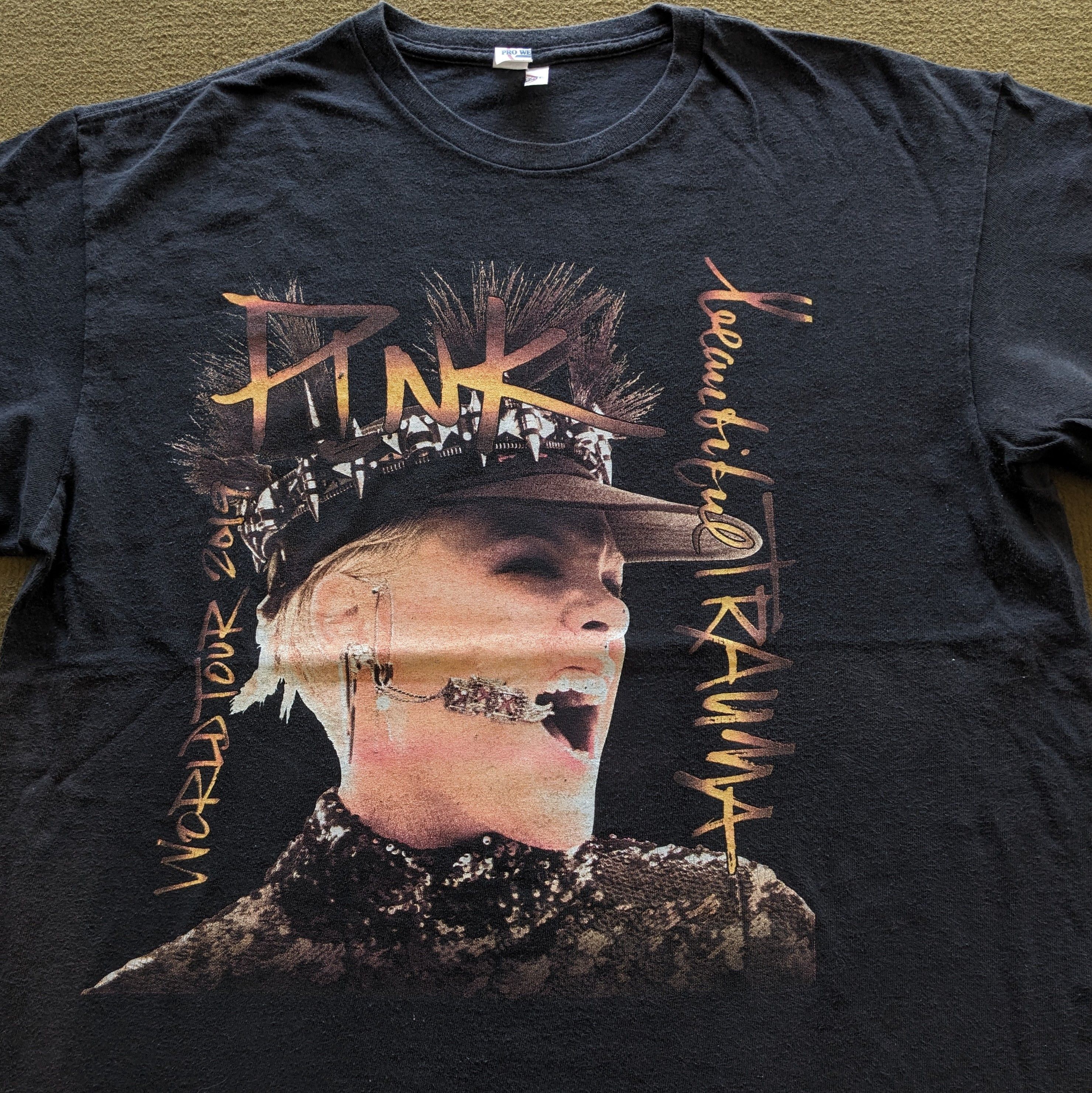 Band Tees Vintage PINK World Tour 2019 Band T-shirt Size US L / EU 52-54 / 3 - 2 Thumbnail