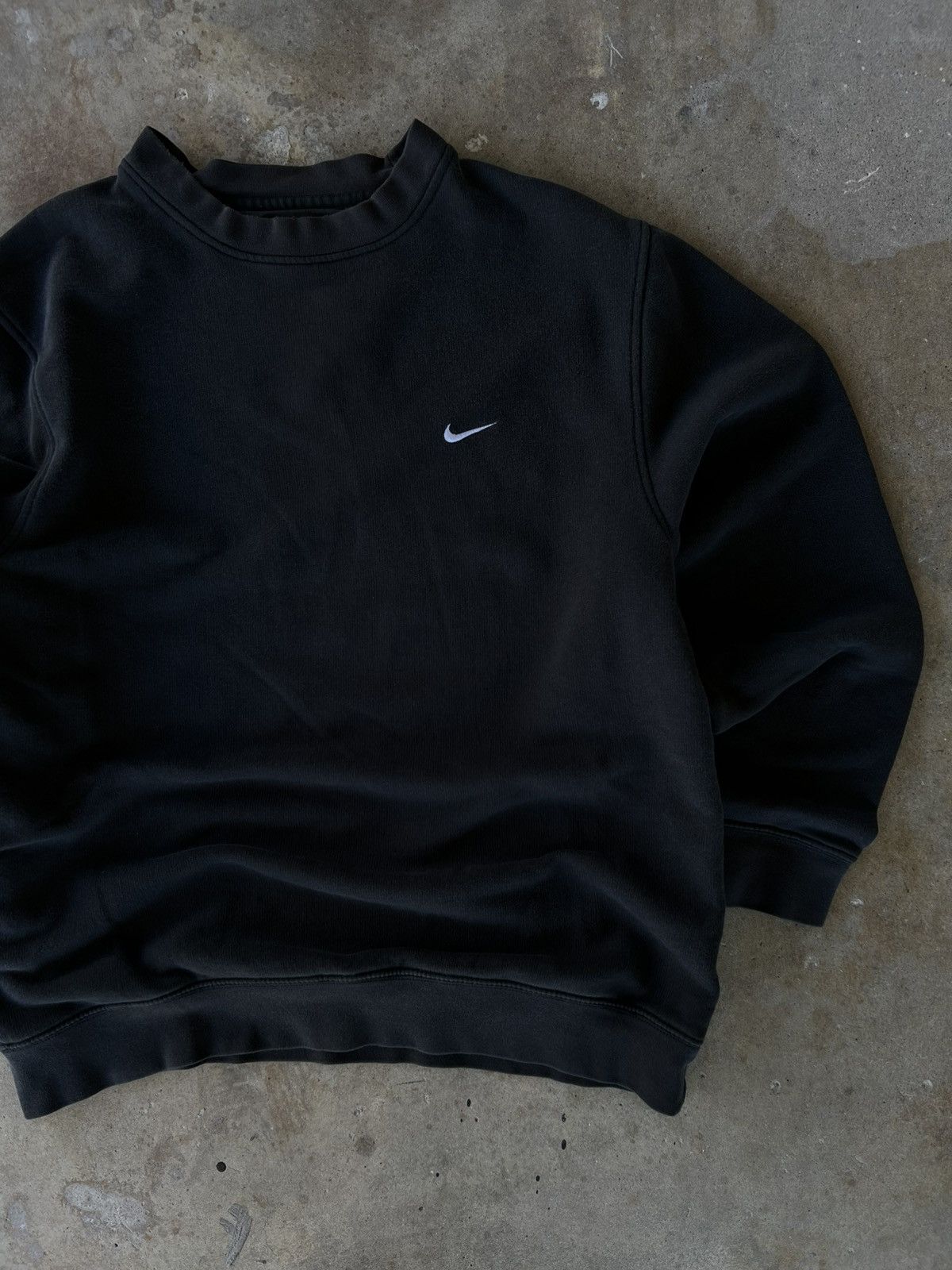 Nike Vintage 2000’s Essential Black Nike Swoosh Sweatshirt Crew Size US M / EU 48-50 / 2 - 1 Thumbnail