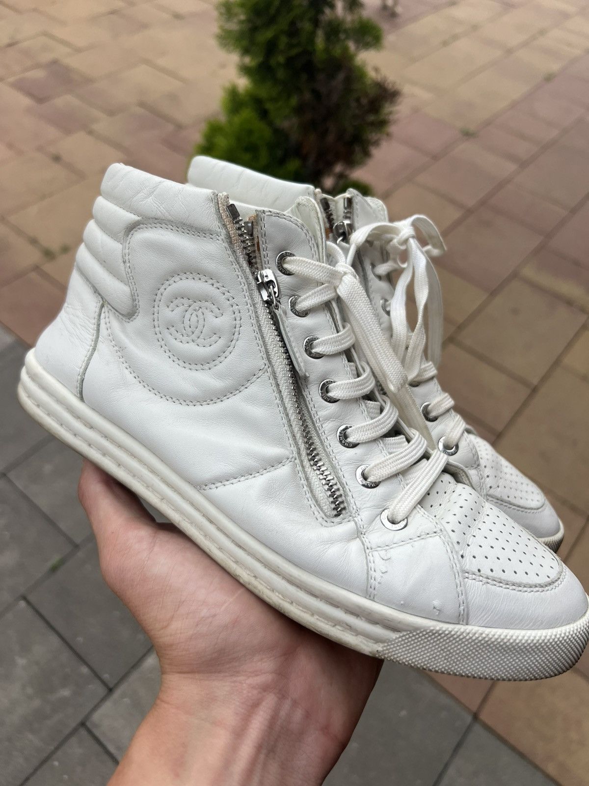 Chanel Chanel White High Top Sneakers Size US 7 / IT 37 - 2 Thumbnail