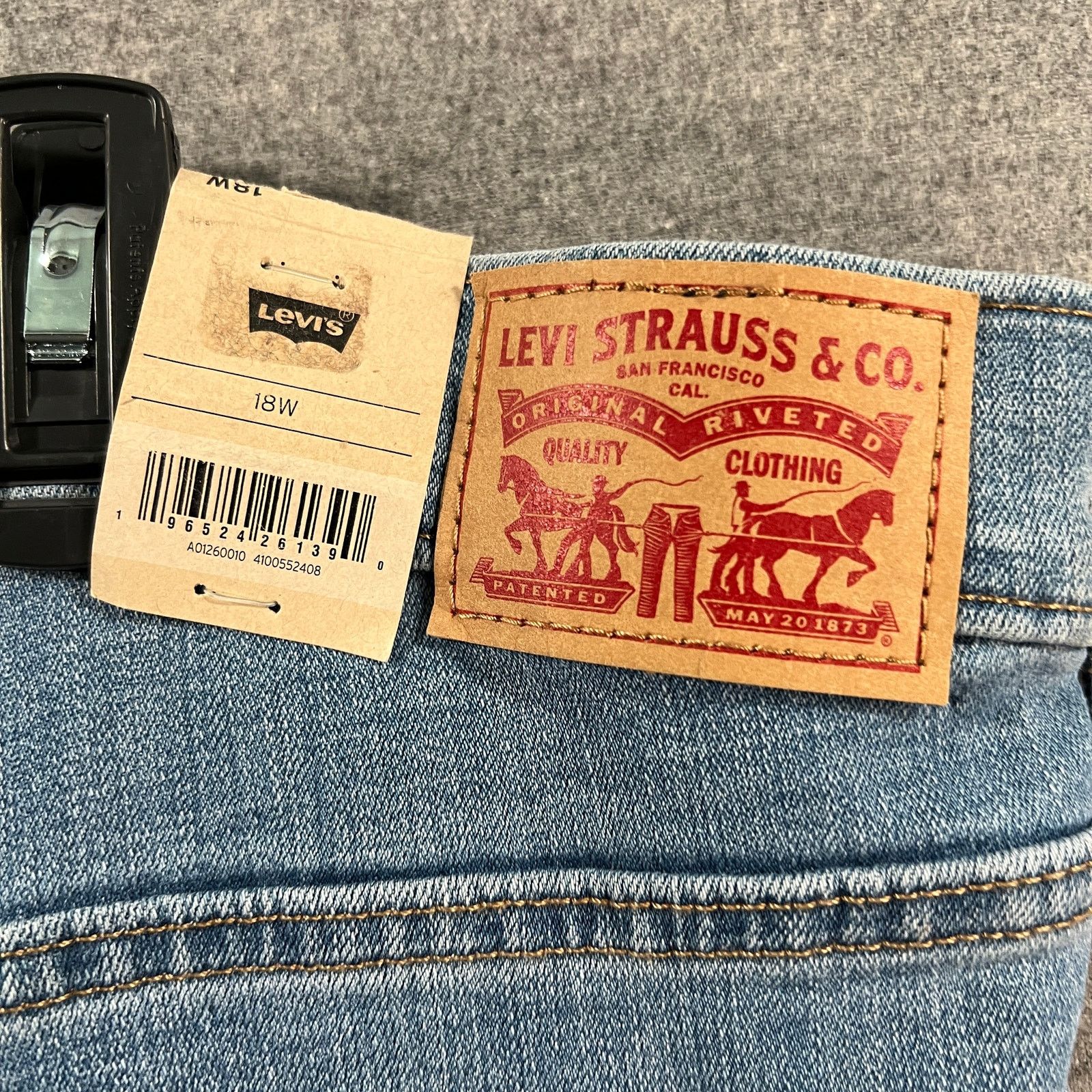 Other Levi's 311 Shaping Skinny Capri Women's Jeans Blue Denim Size 40" / US 18 - 4 Thumbnail