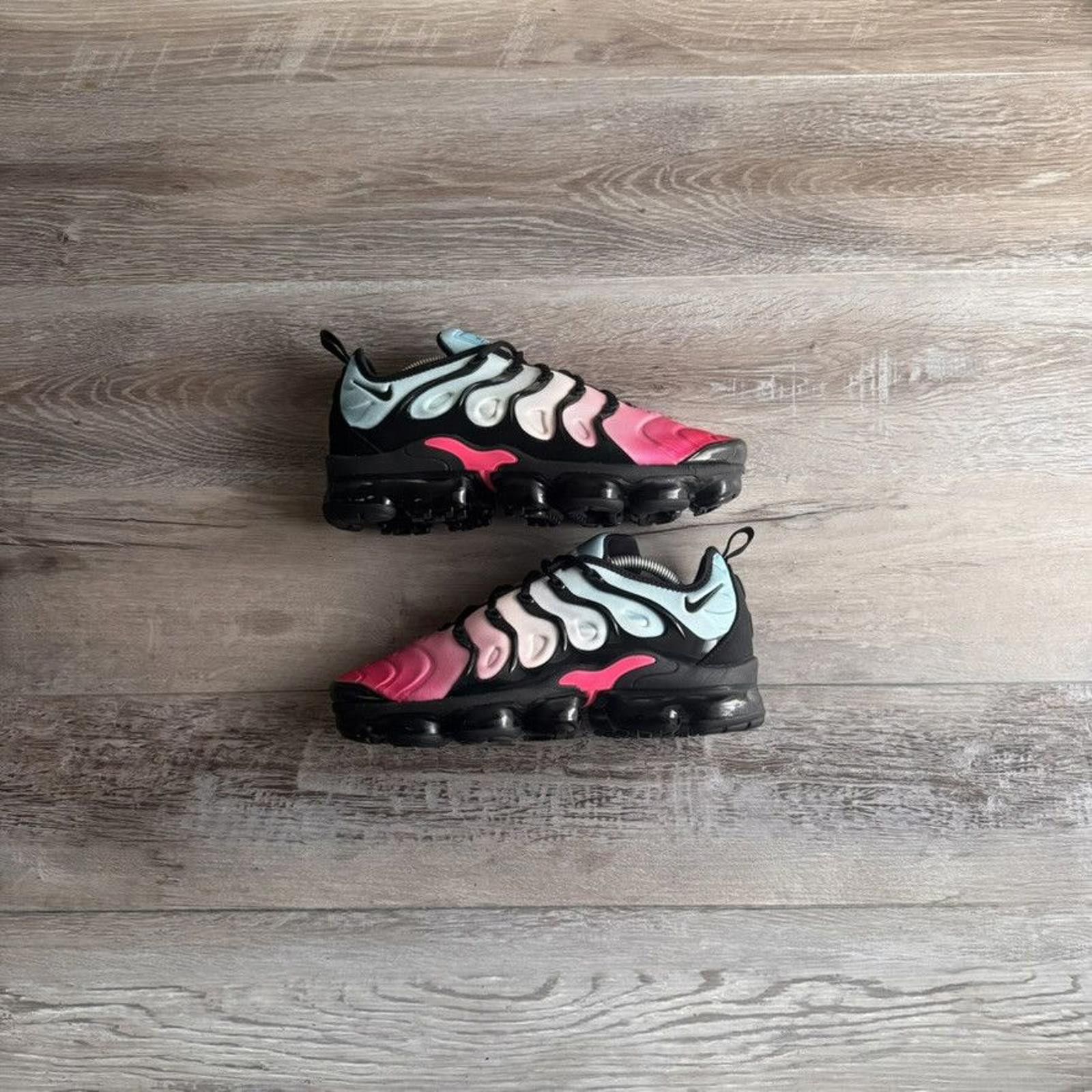 NIKE • Air VaporMax Plus Hyper Pink/Glacier Ice