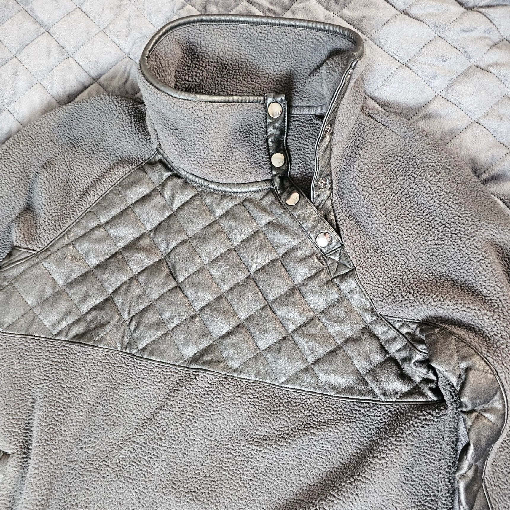 Abercrombie & Fitch Abercrombie & Fitch Quilted Fleece Sweater Womens XS Snap Pullover Gray Black Size XS / US 0-2 / IT 36-38 - 3 Thumbnail