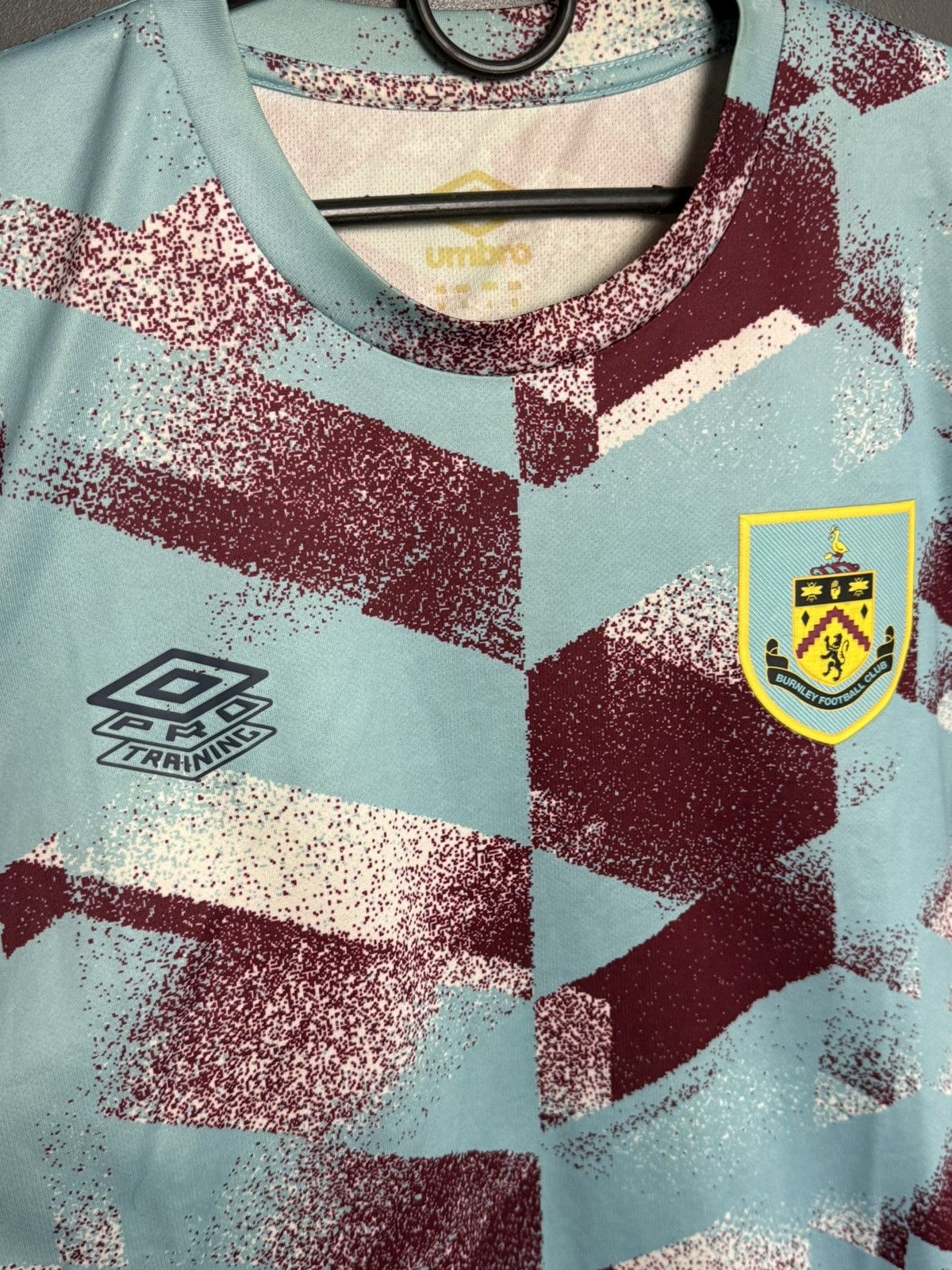 Umbro Burnley Training Football Jersey Size US M / EU 48-50 / 2 - 3 Thumbnail