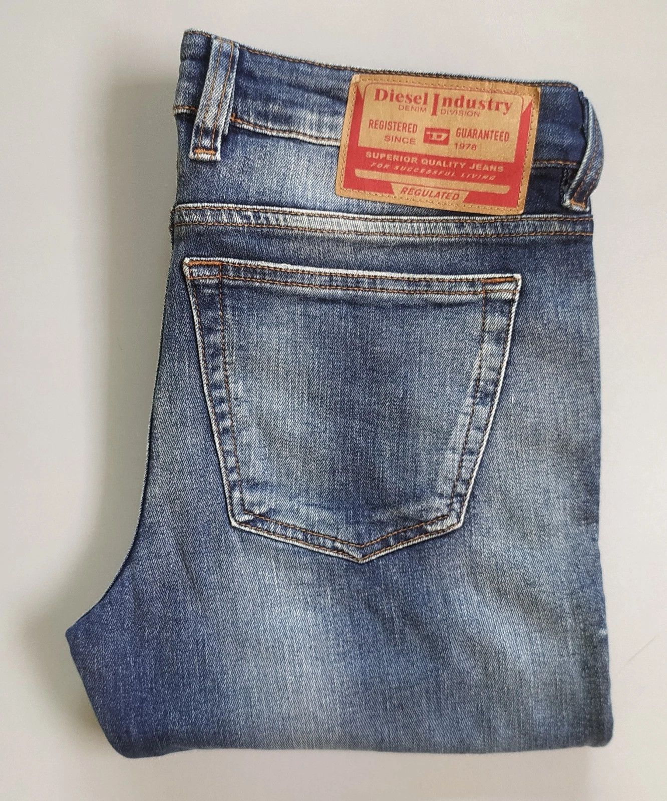Diesel Diesel 1979 SLEENKER-R L.30 MENS JEANS T/9661 Size US 29 - 1 Thumbnail