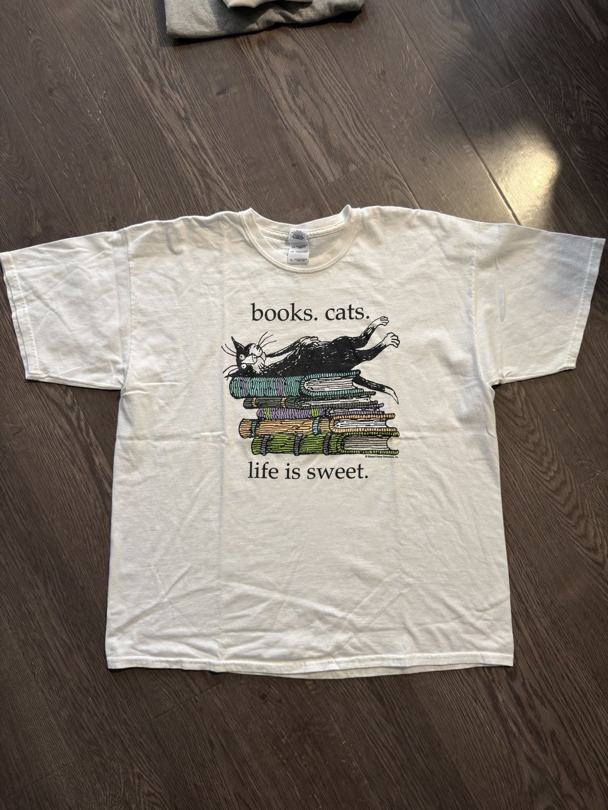 Other vintage edward gorey books and cats art tee size xl Size US XL / EU 56 / 4 - 1 Thumbnail