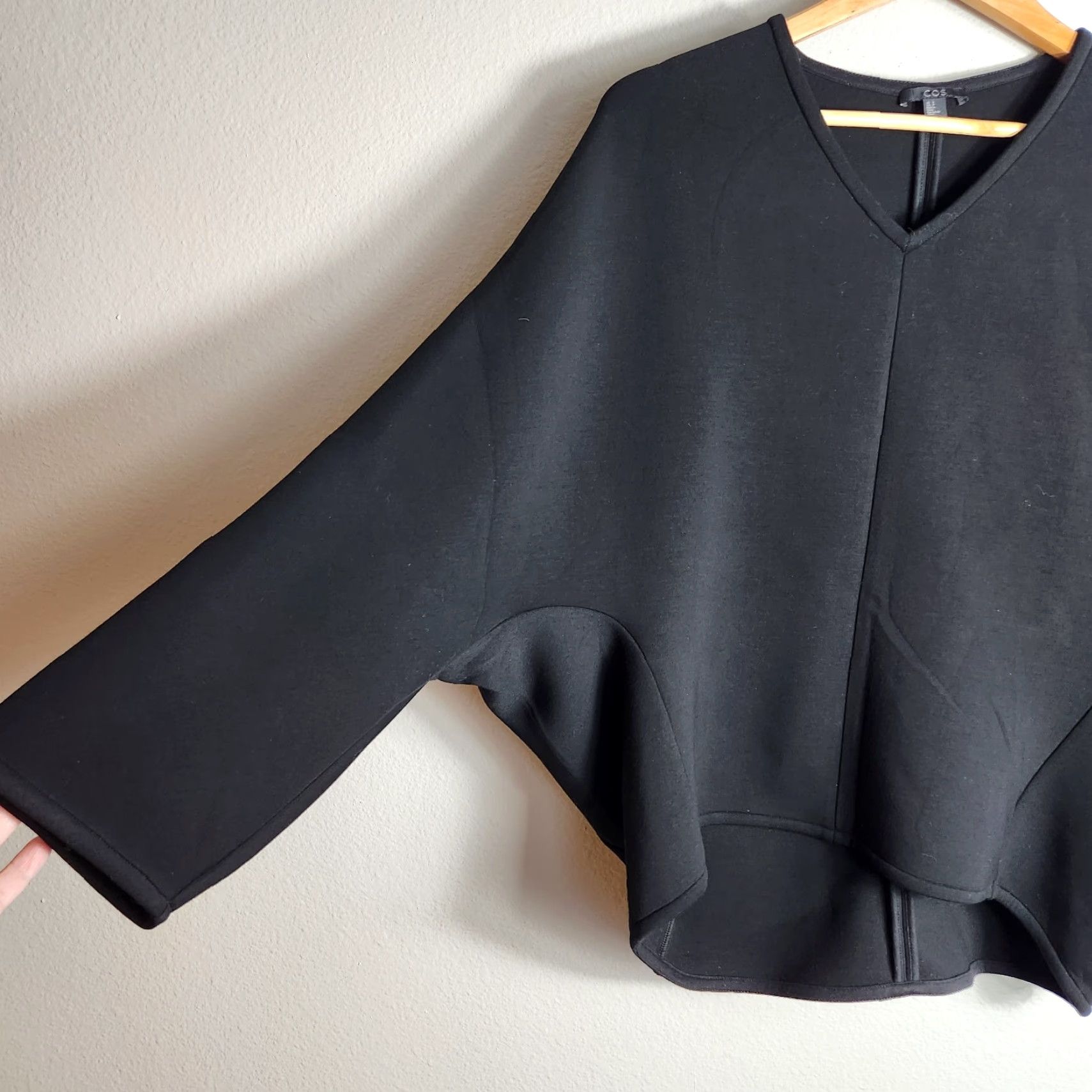 Cos Cos Womens |S| Black Batwing Scuba Vneck Sweater Size S / US 4 / IT 40 - 5 Thumbnail