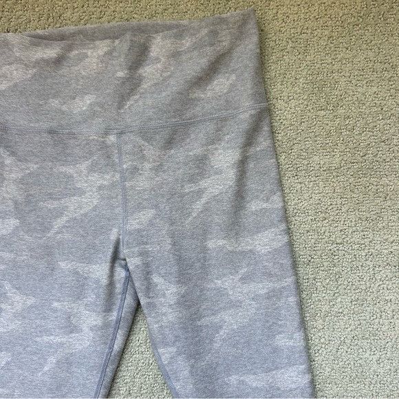 Vuori Vuori Clean Elevation Leggings Pale Heather Camo Women's Med Size 28" / US 6 / IT 42 - 7 Thumbnail