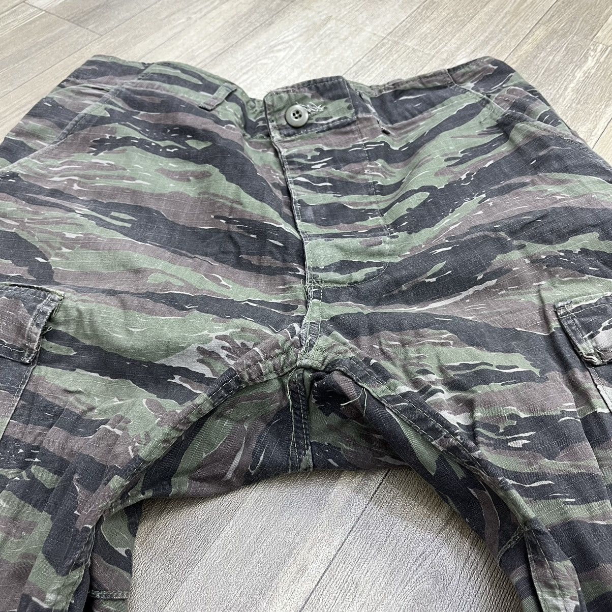 Vintage Vintage Trouser Combat Camouflage Tiger Stripe Cargo Pants Size US 33 - 5 Thumbnail