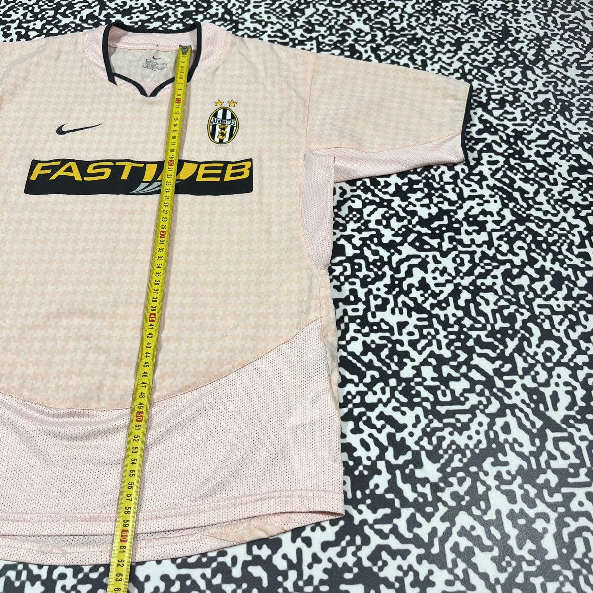Nike Vintage 2003 Nike Juventus Soccer Football Retro Y2K Jersey Size L / US 10 / IT 46 - 15 Thumbnail