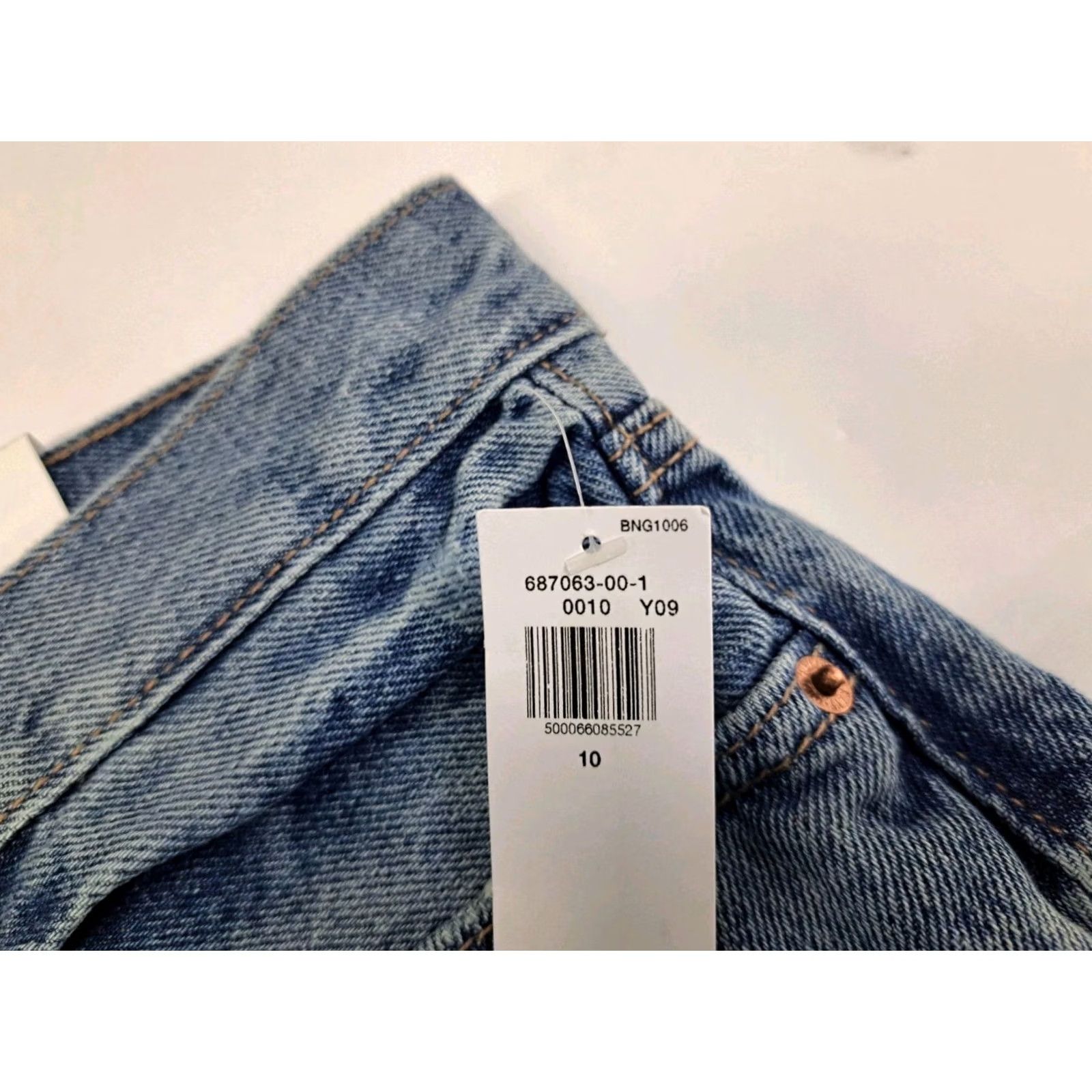 Old Navy NWT Old Navy Women’s Denim Shorts Frayed Hem High Rise 5 Pocket Button Closure Size 10/5" Blue Subtle Dark Wash Casual Summer Womens Size 32" / US 10 / IT 46 - 5 Thumbnail