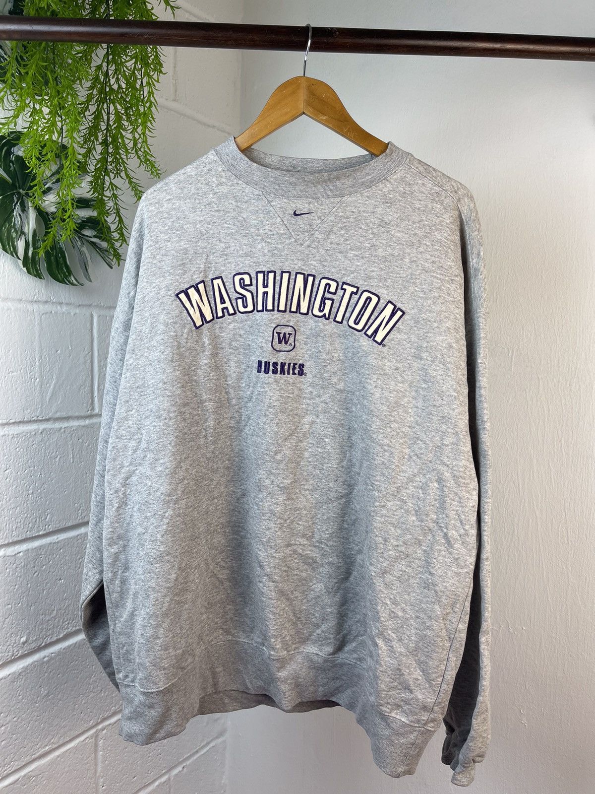 Vtg Nike washington huskies Small Center Swoosh Crewneck