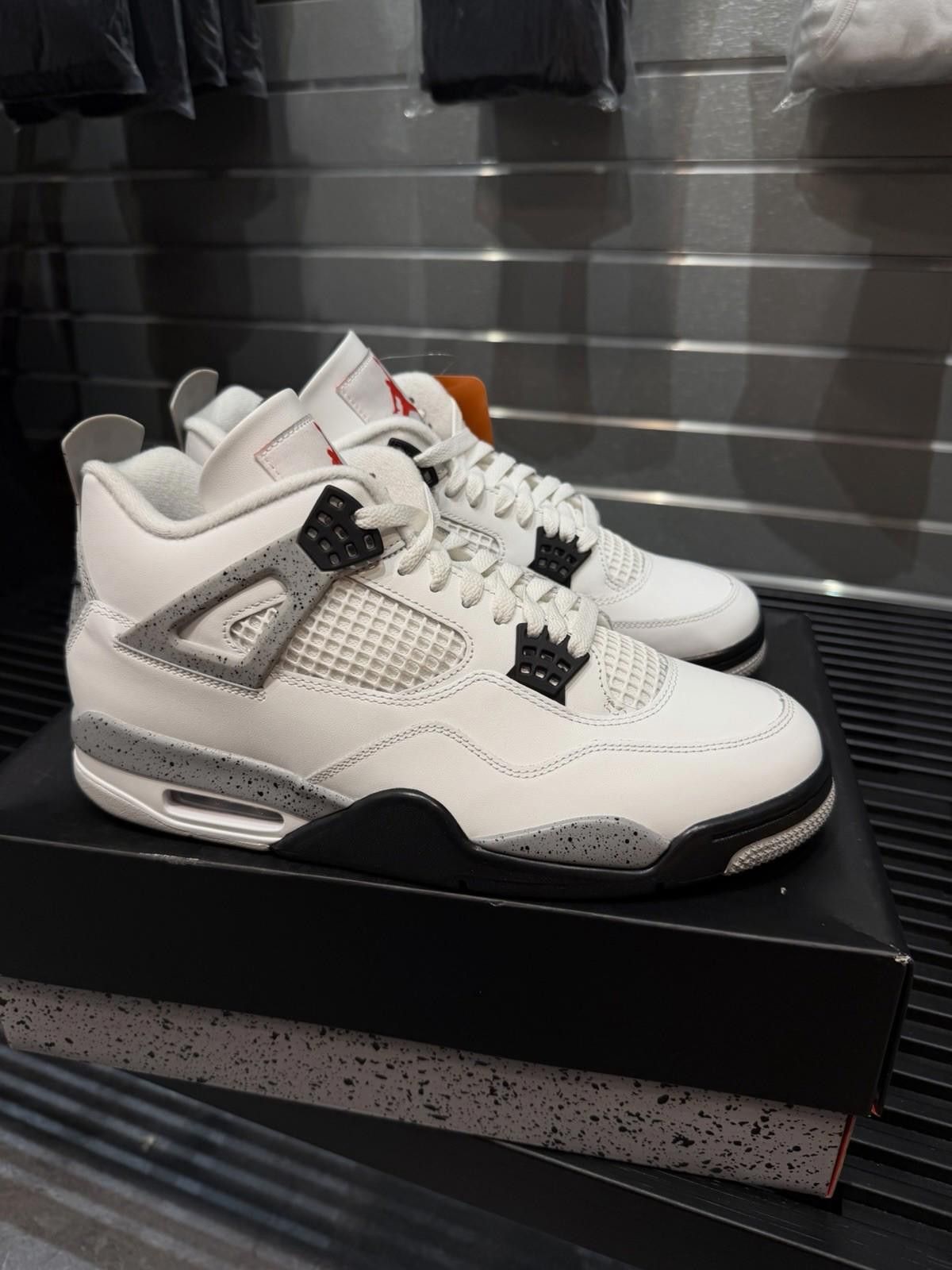 Jordan Brand Mens Size 11.5 Nike Air Jordan 4 Retro OG White Cement New Size US 11.5 / EU 44-45 - 3 Thumbnail