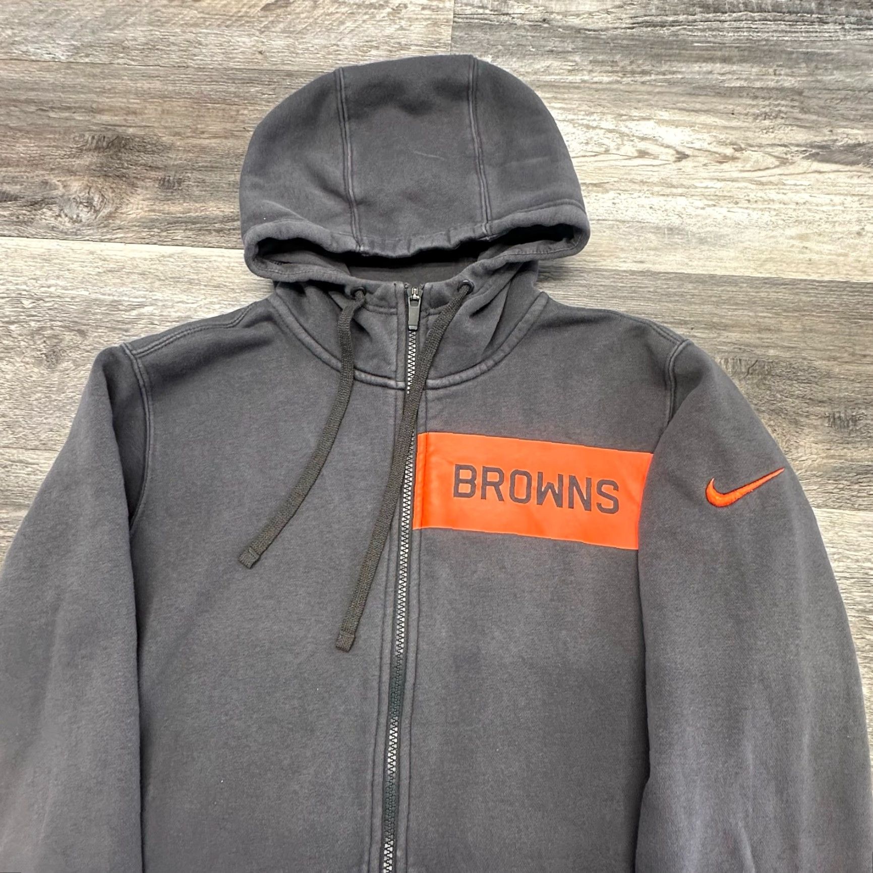 Nike VINTAGE Nike Sportswear Cleveland Browns Gray Mens S Orange Swoosh Zip Up Hoodie NFL Size US S / EU 44-46 / 1 - 3 Thumbnail