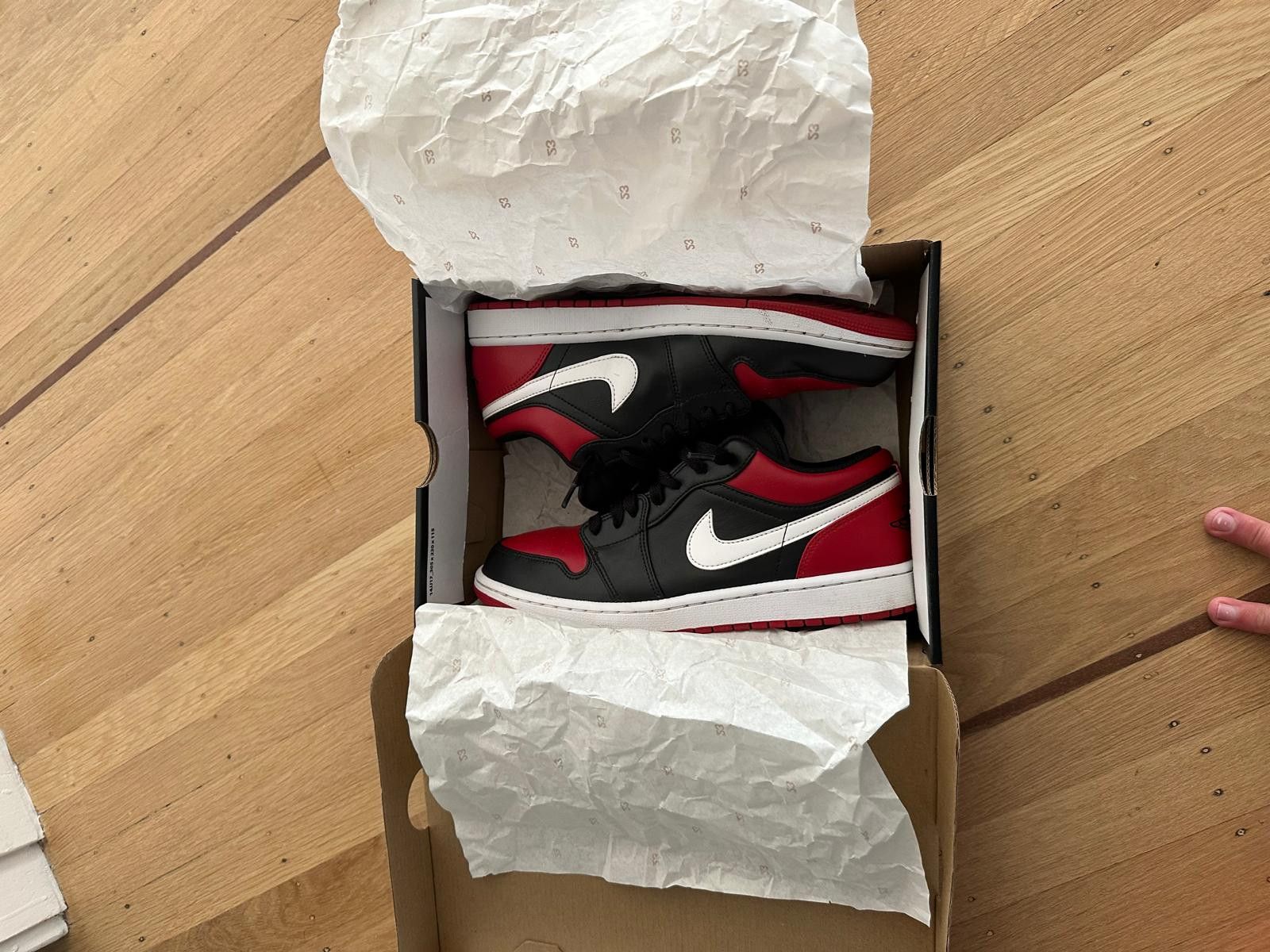 Nike Jordan 1 Low Alternate Bred Toe – Size 10 – Barely Used Size US 10 / EU 43 - 6 Thumbnail